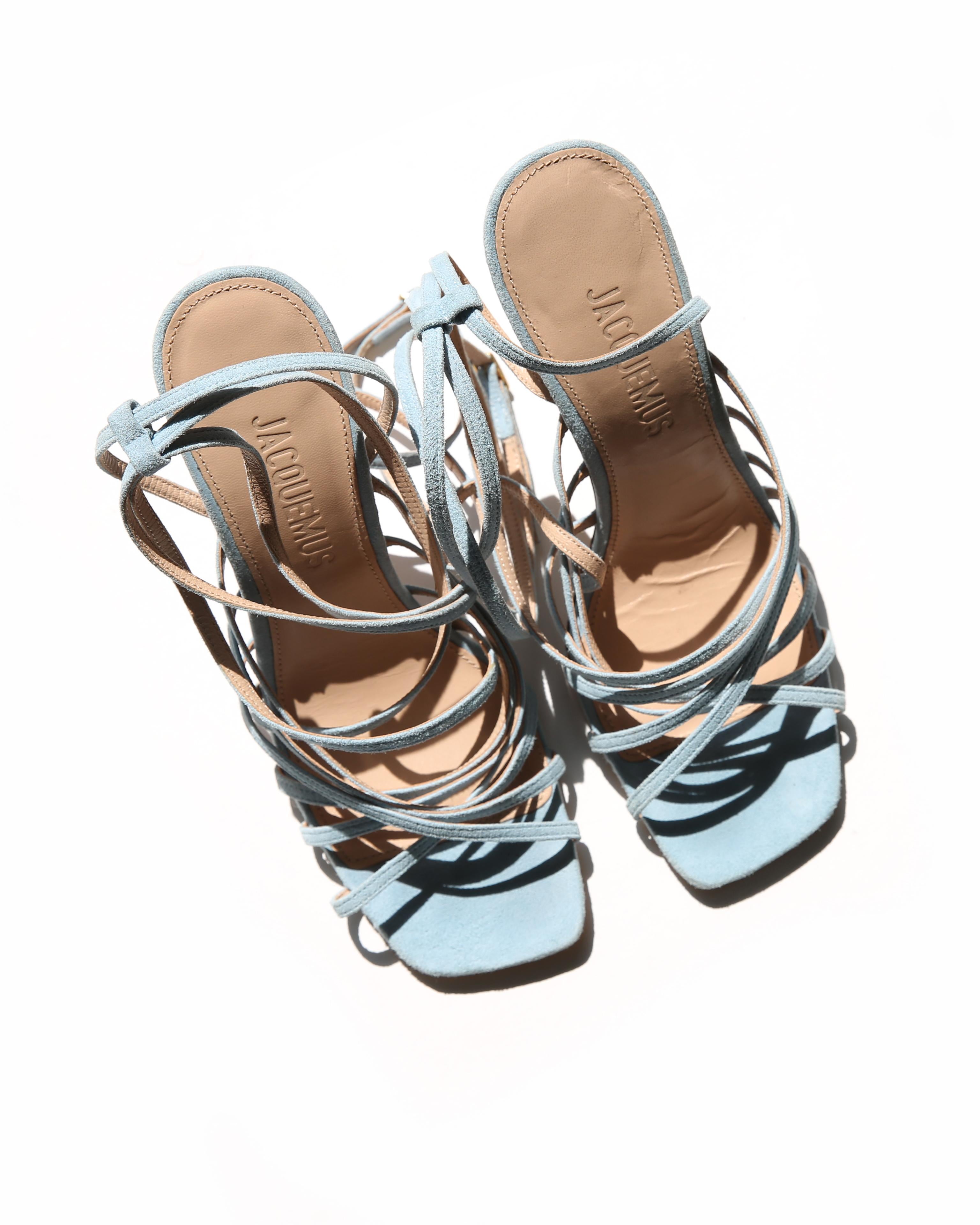 Jacquemus Spring 2019 'Pisa' mismatched ornament high heel sandals in pale blue suede

FREE SHIPPING WORLDWIDE!!!

Size:
EU 39
US 9
UK 6

Brand new without box or dust bag

Measurements:
Insole very slightly over 10