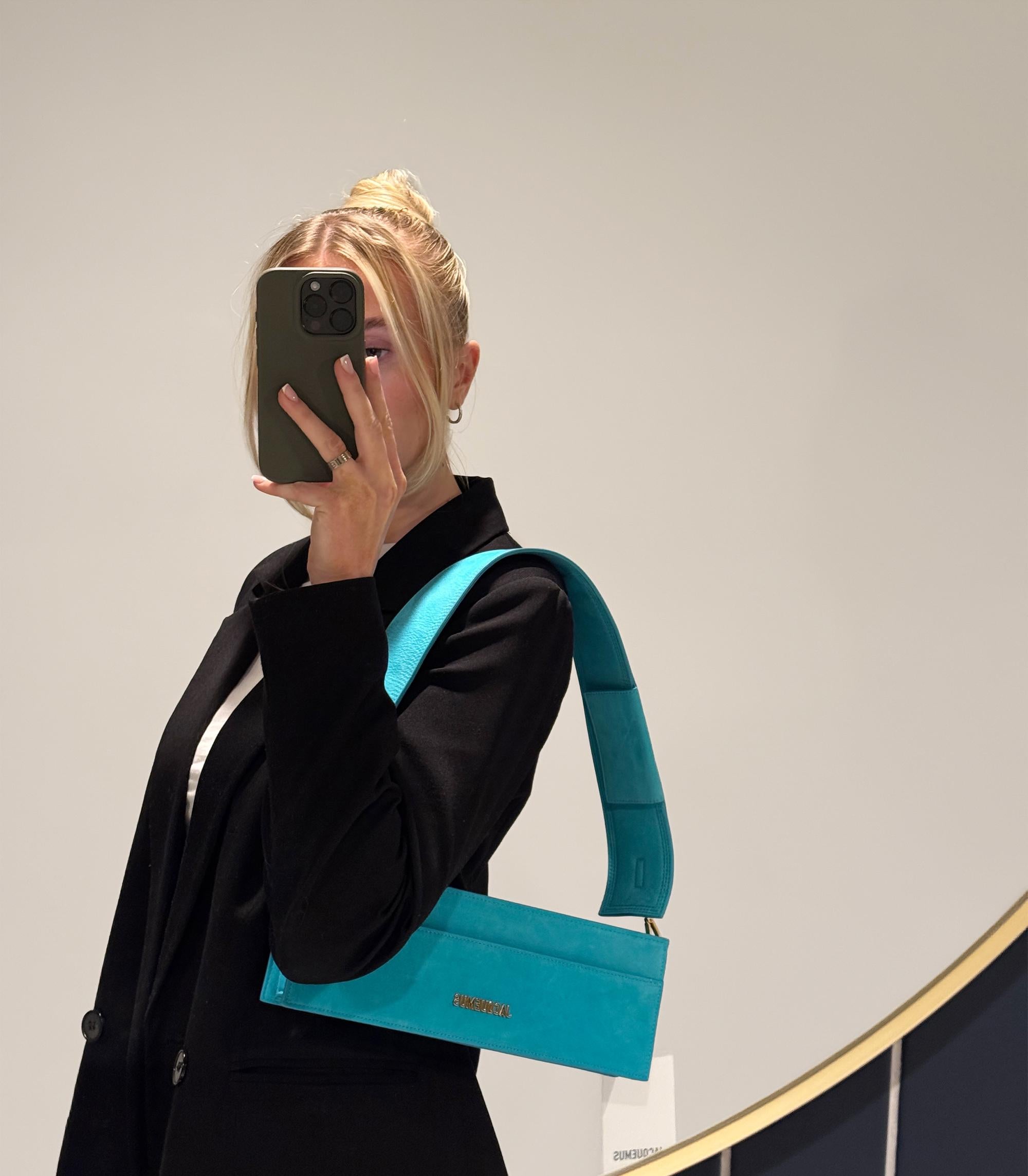 Jacquemus Turquoise Calfskin Suede Le Cuicui

Product Details
Xupes Ref: HB5813
Brand: Jacquemus
Model:  Le Cuicui
Type: Shoulder
Age: 2023
RRP: £850
Accompanied By: Tag
Colour: Turquoise
Hardware: Gold
Material(s): Calfskin