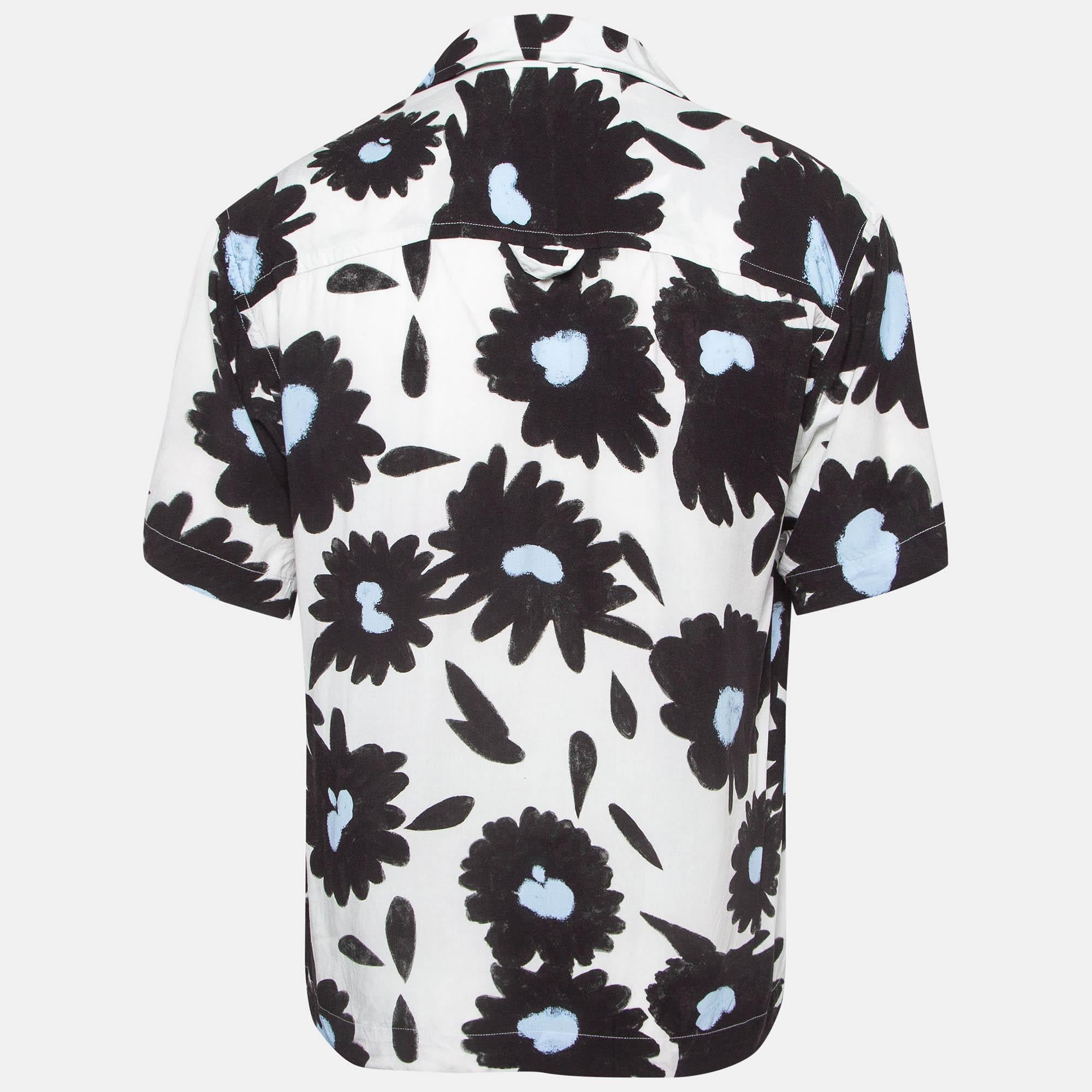 Comme cette chemise de créateur est fabuleuse ! Il est confectionné dans des matières nobles et présente une silhouette ajustée. Associez-le à un pantalon et à des mocassins pour un ensemble cool.