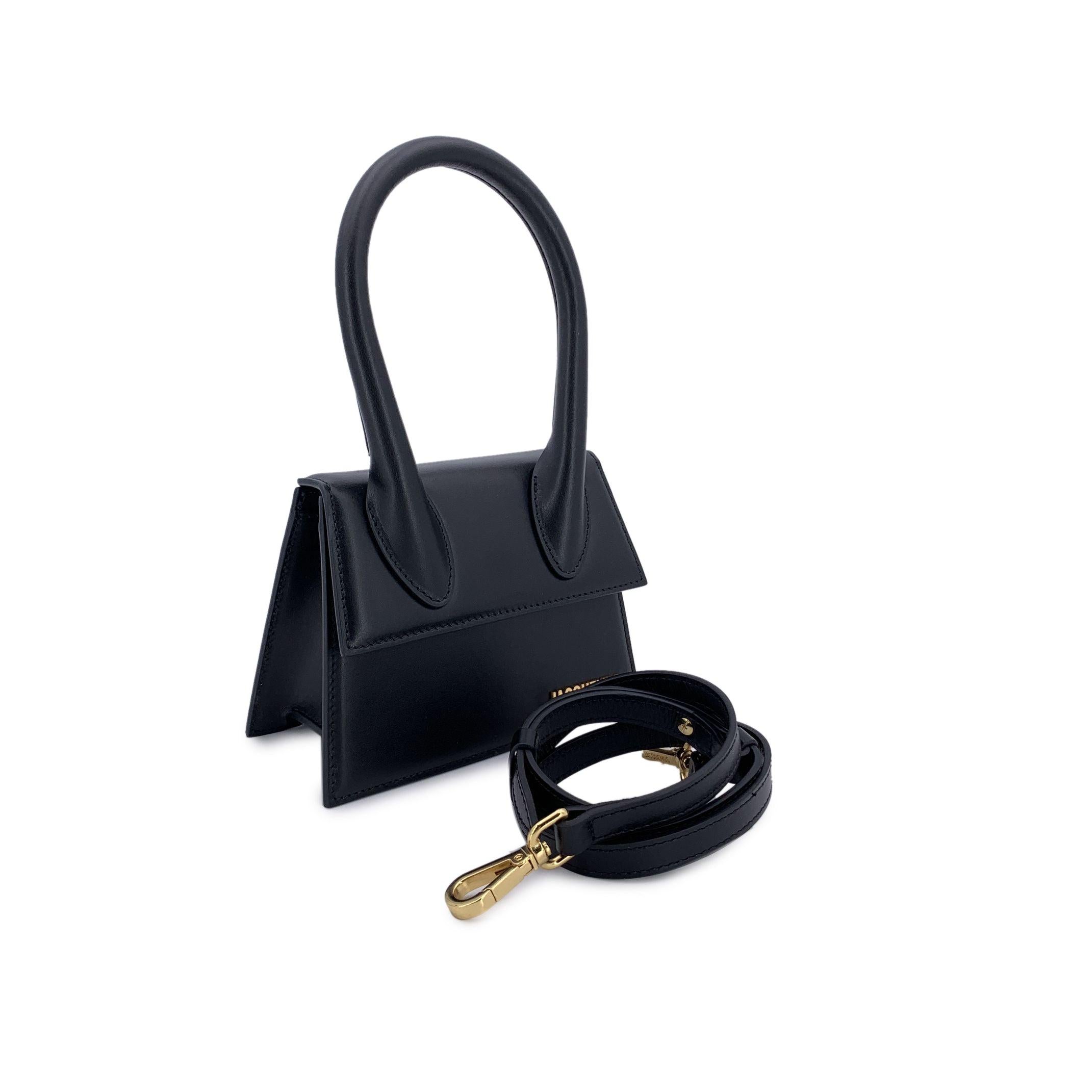 Black Jacquemus White Leather Le Chiquito Small Structured Bag with Strap For Sale