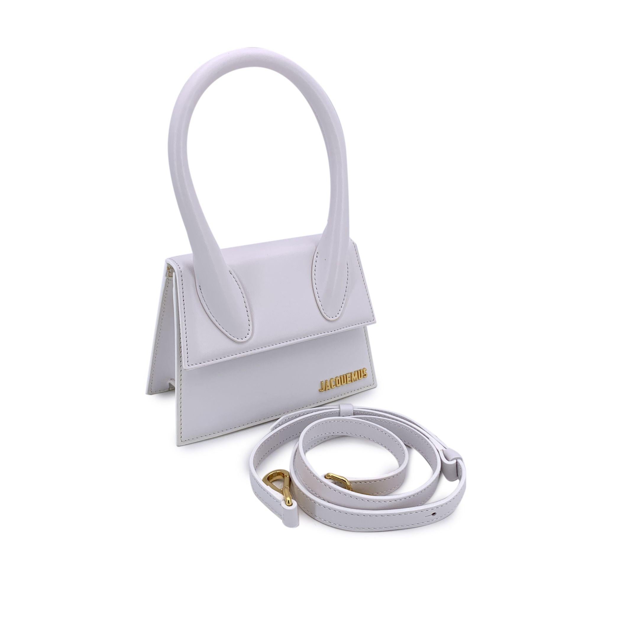 Grigio Jacquemus Borsa piccola strutturata in pelle bianca Le Chiquito con tracolla in vendita