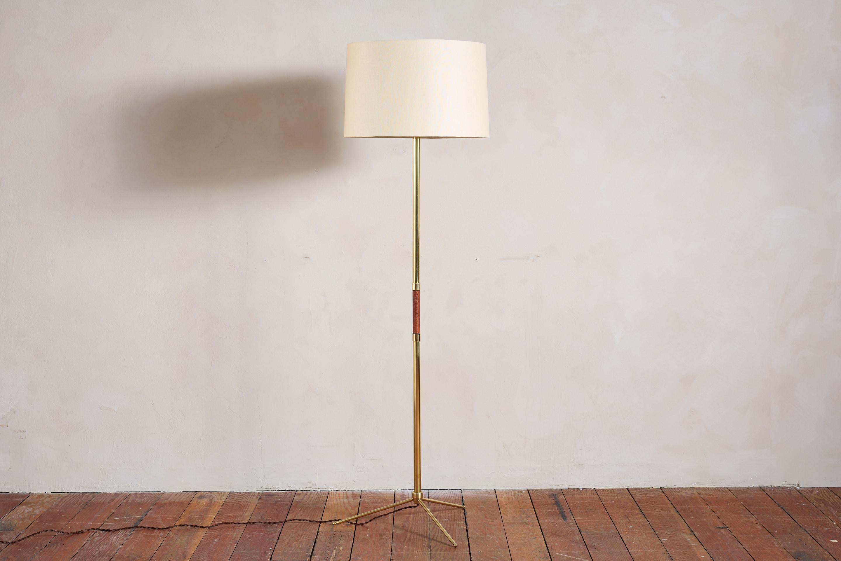 Français Lampadaire de style Jacques Adent en vente