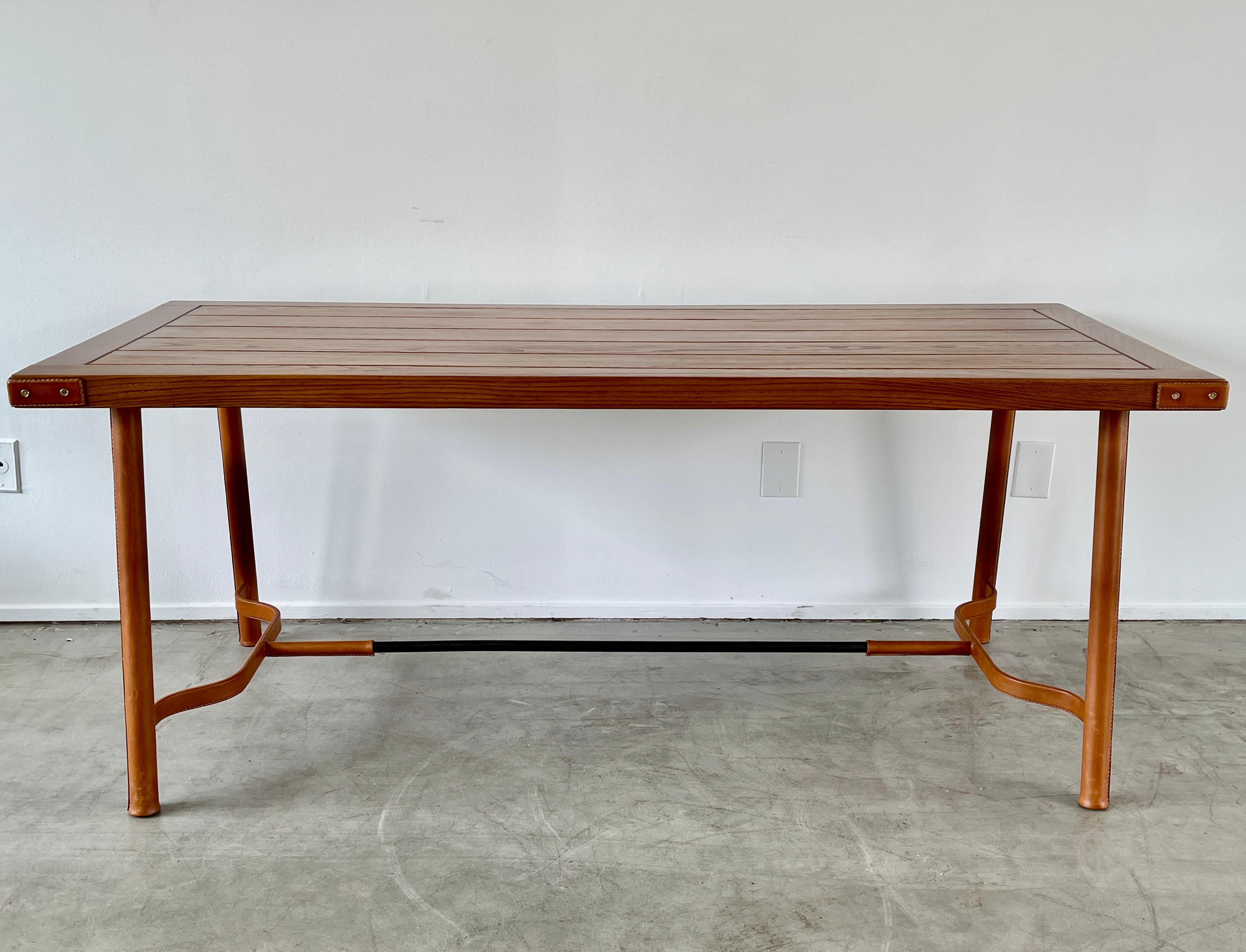 Tisch/Schreibtisch von Jacques Adnet (Mitte des 20. Jahrhunderts) im Angebot