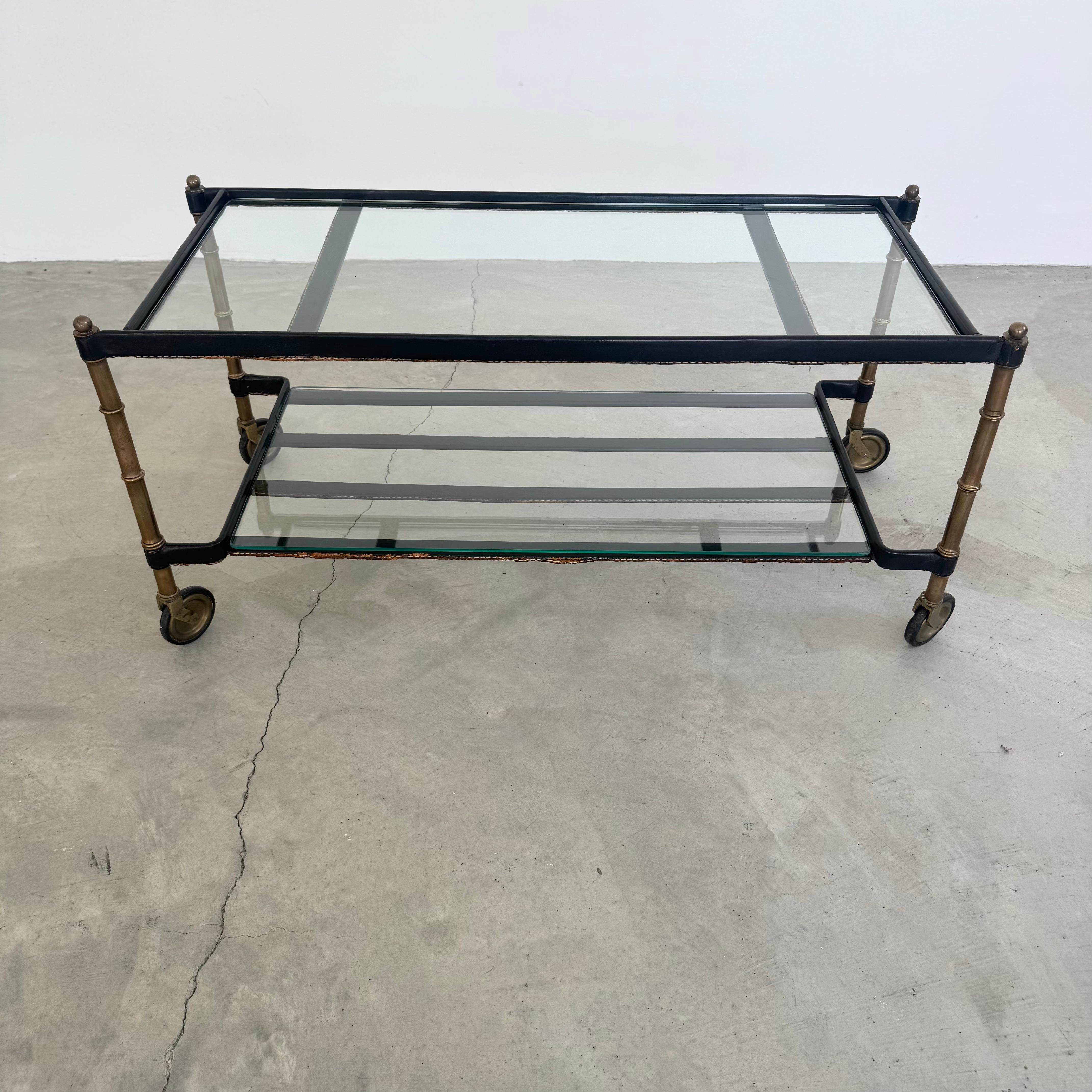 Jacques Adnet 2-stöckiger lederumwickelter Couchtisch, 1950er Jahre Frankreich im Angebot 9