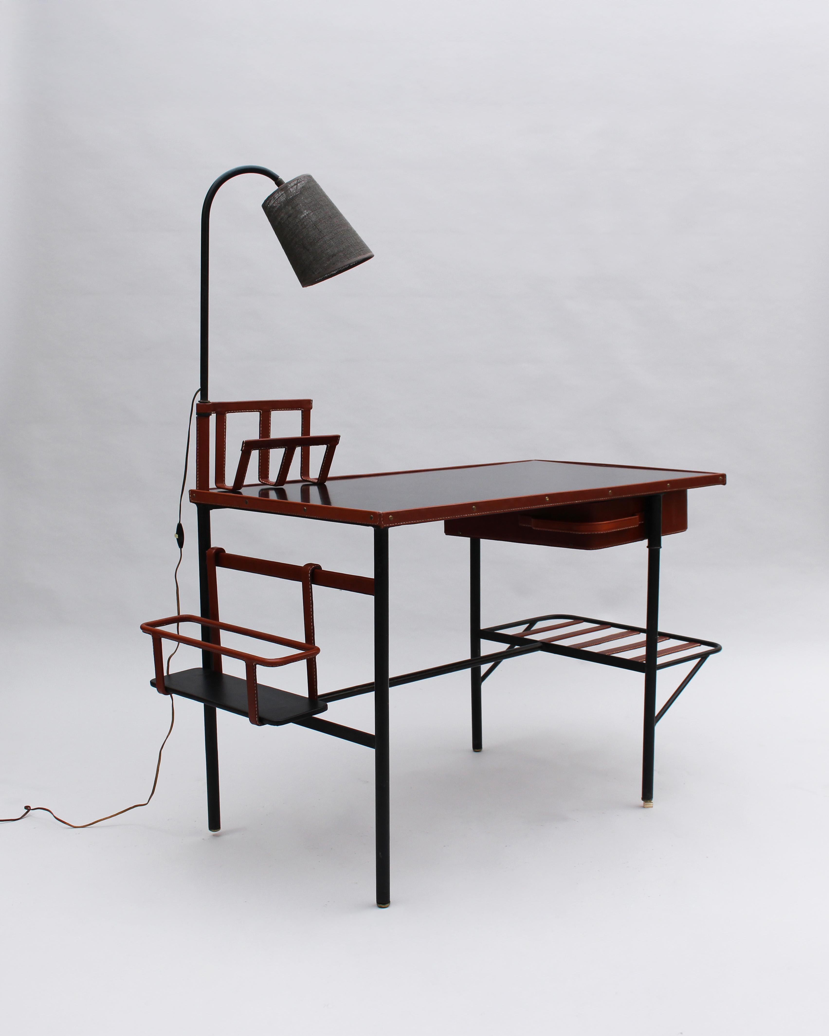 Jacques Adnet - Un bureau français des années 1950 avec lampe par Jacques Adnet en vente 3