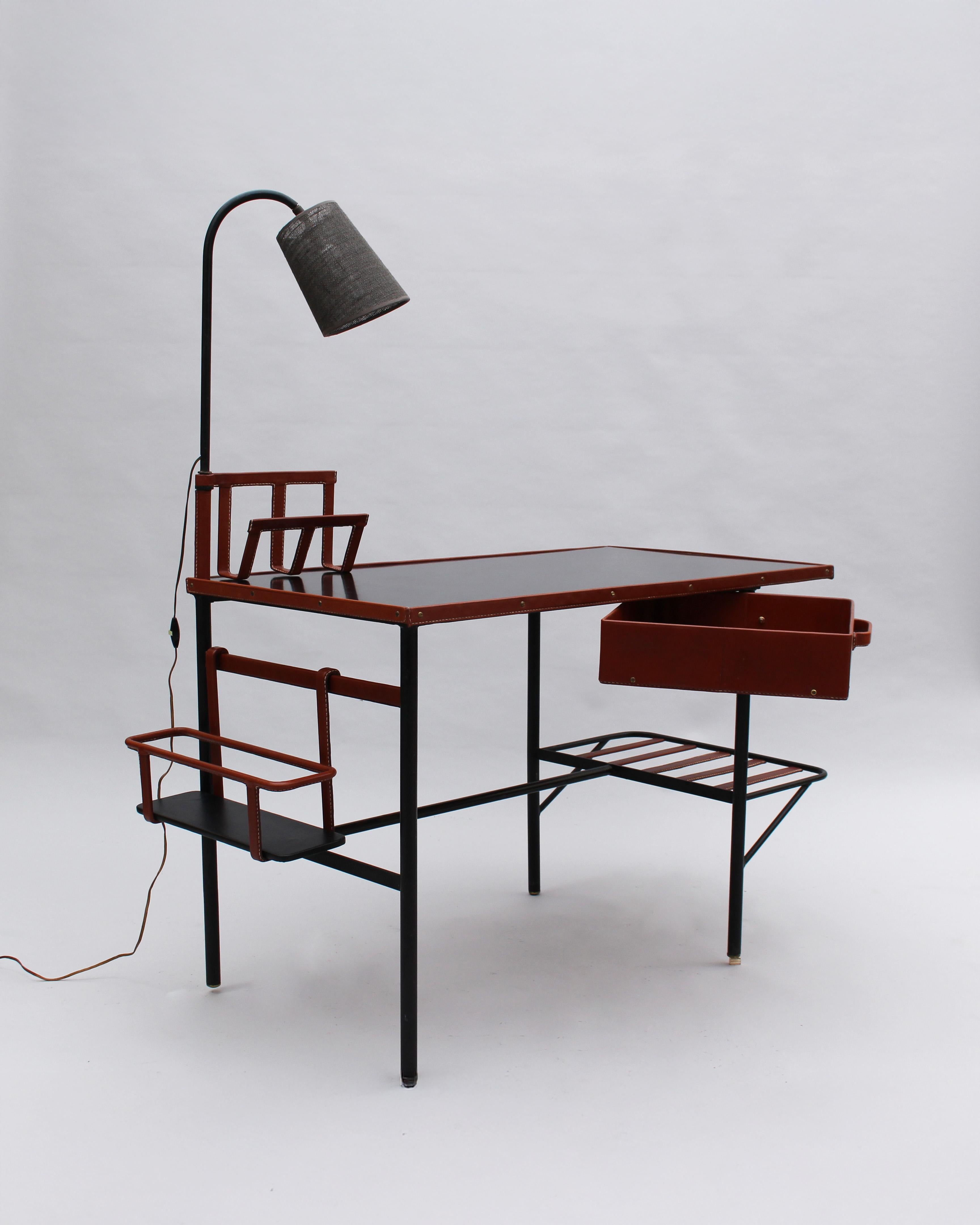 Jacques Adnet - Un bureau français des années 1950 avec lampe par Jacques Adnet en vente 4