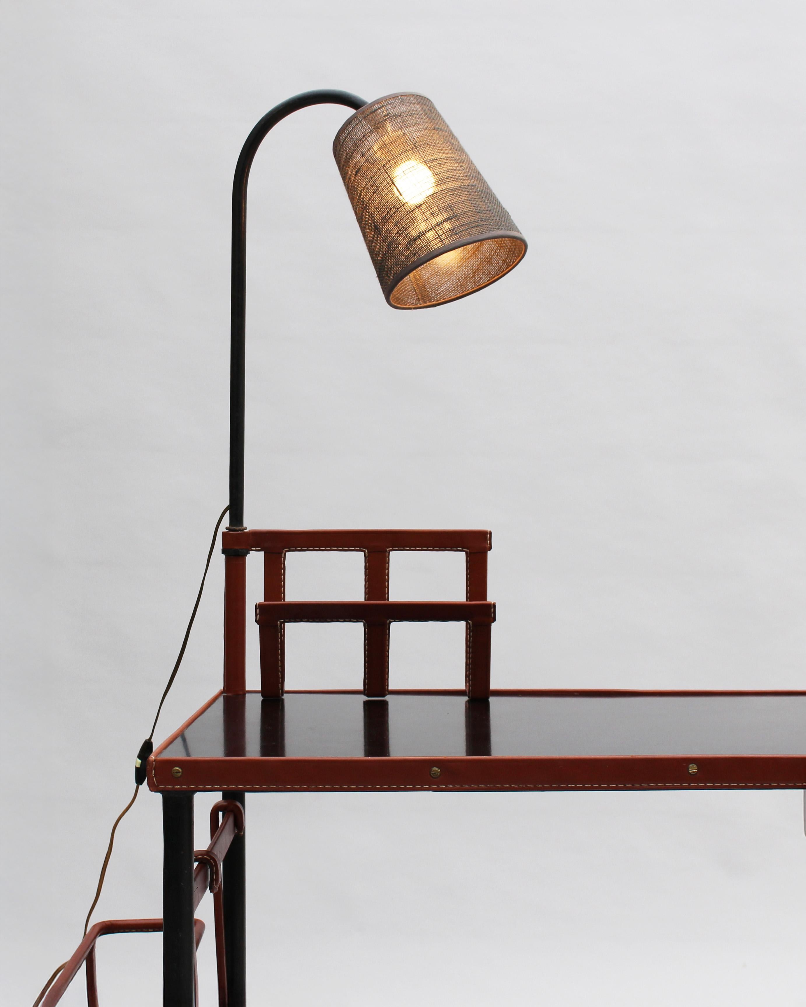 Jacques Adnet - Un bureau français des années 1950 avec lampe par Jacques Adnet en vente 1