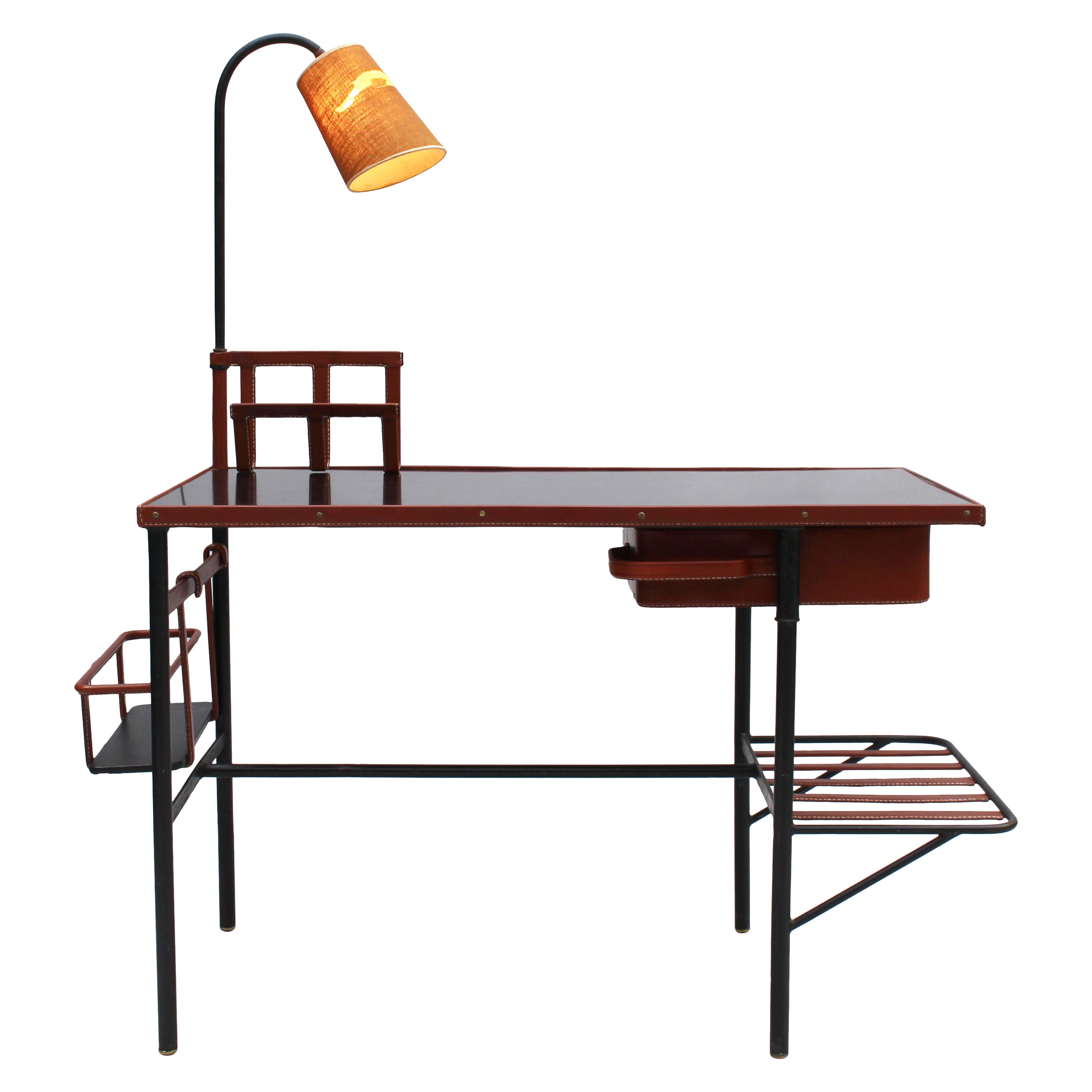 Jacques Adnet - Un bureau français des années 1950 avec lampe par Jacques Adnet en vente