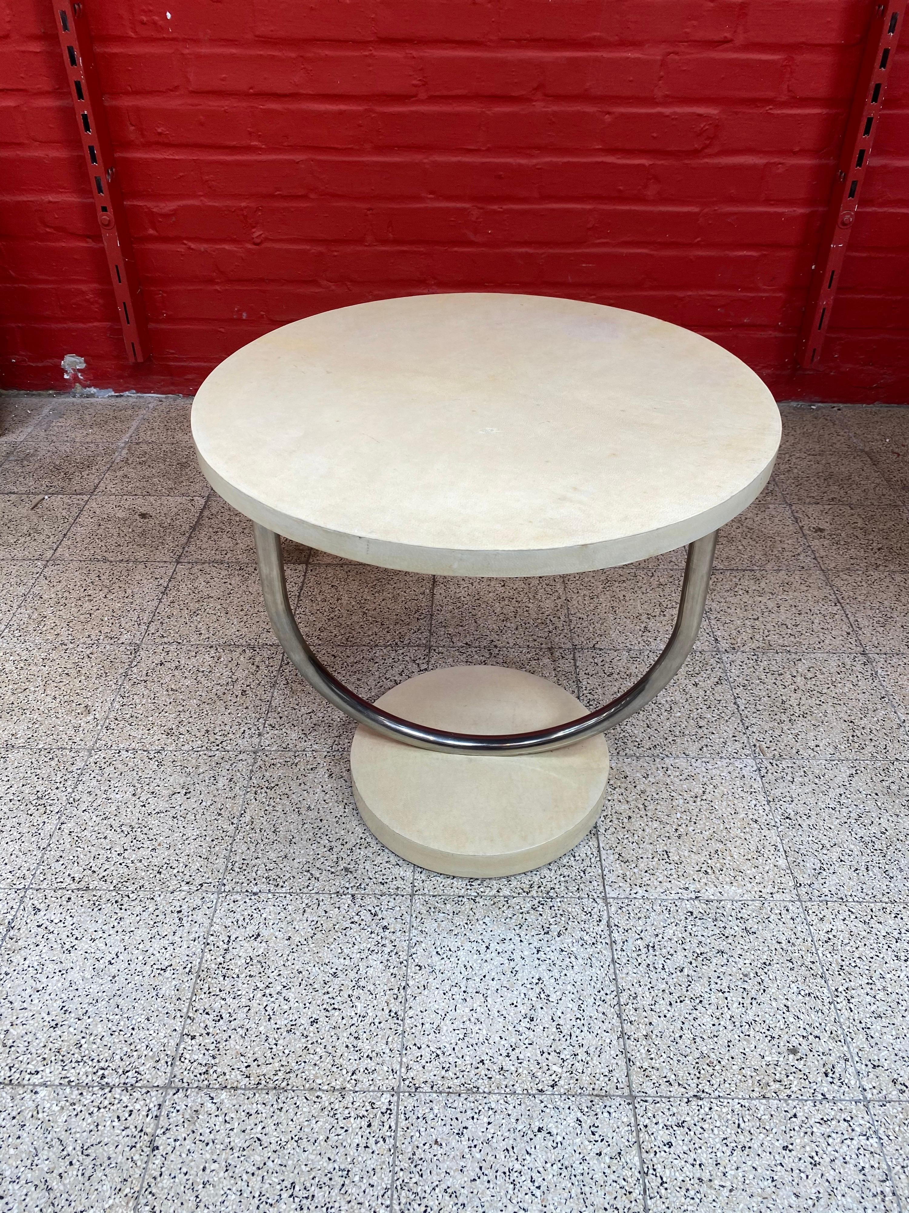 Milieu du XXe siècle Jacques Adnet, Guridon moderniste Art Déco en parchemin et chrome en vente