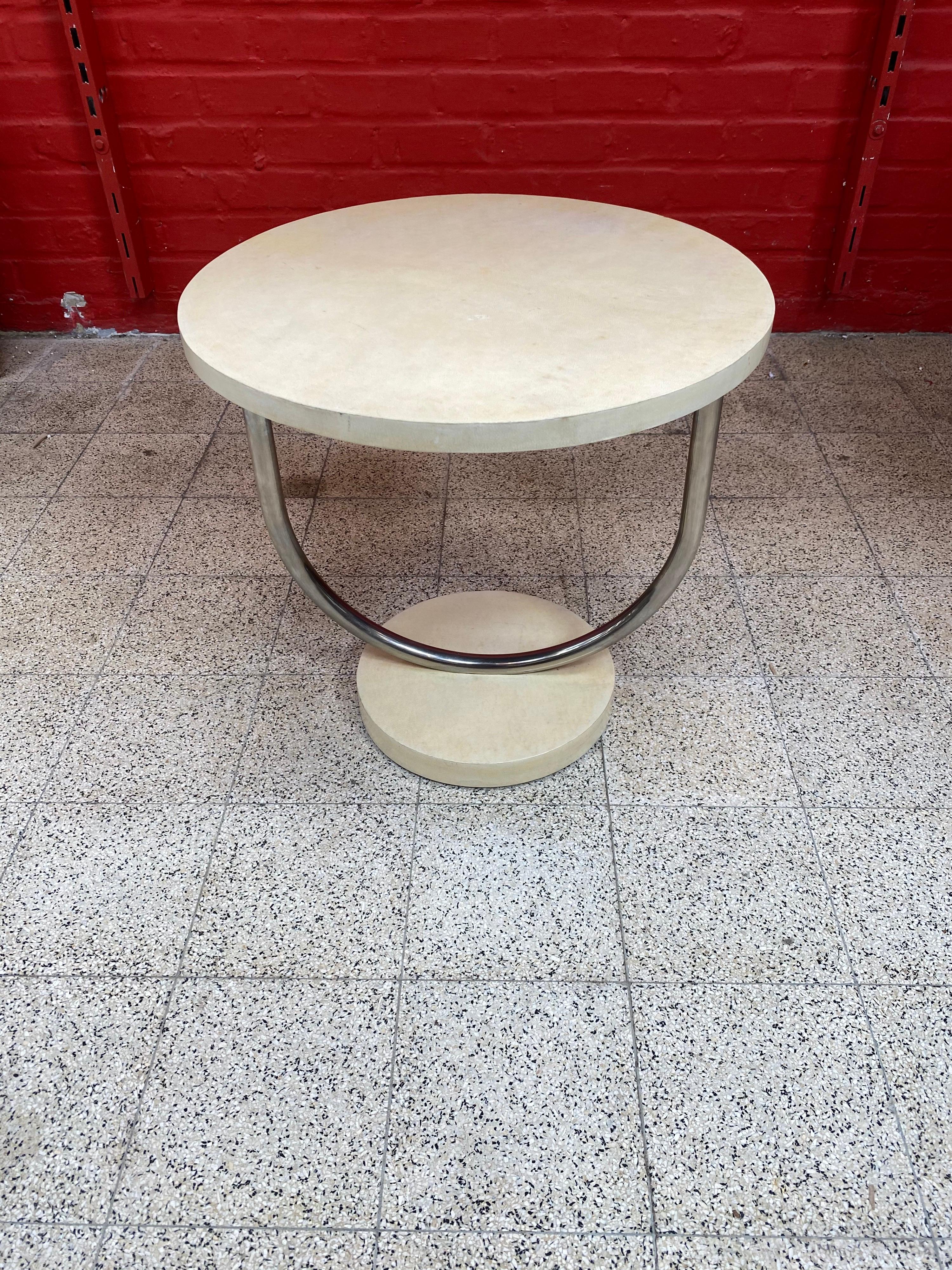 Jacques Adnet, Guridon moderniste Art Déco en parchemin et chrome en vente 1
