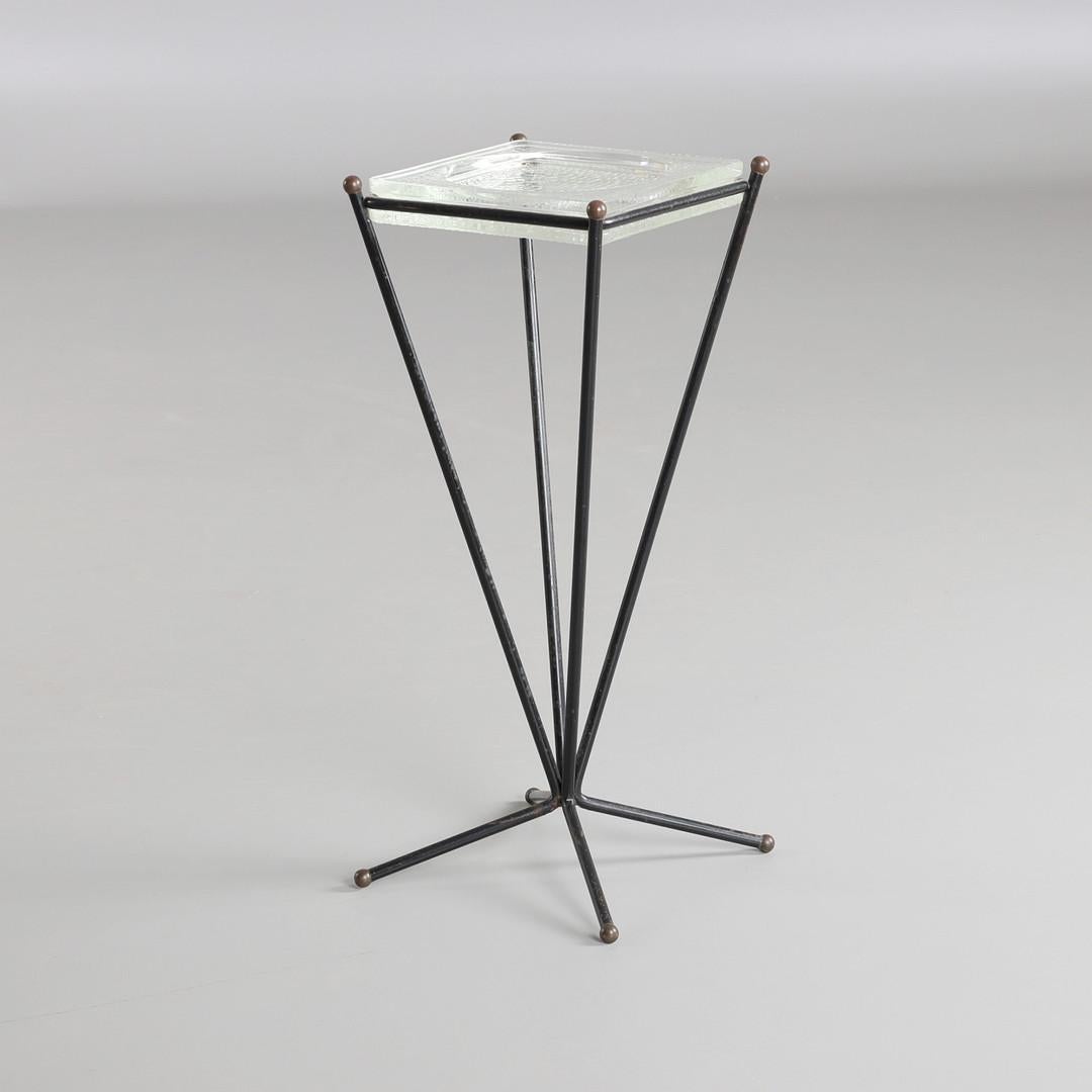 Vintage sculptural black iron smoking ash tray or catchall stand by Jacques Adnet. 

France, circa 1950s. 

Elegant four feet stand in original black painted metal with patinated brass ball feet. Stand securely holds a heavy square art molded