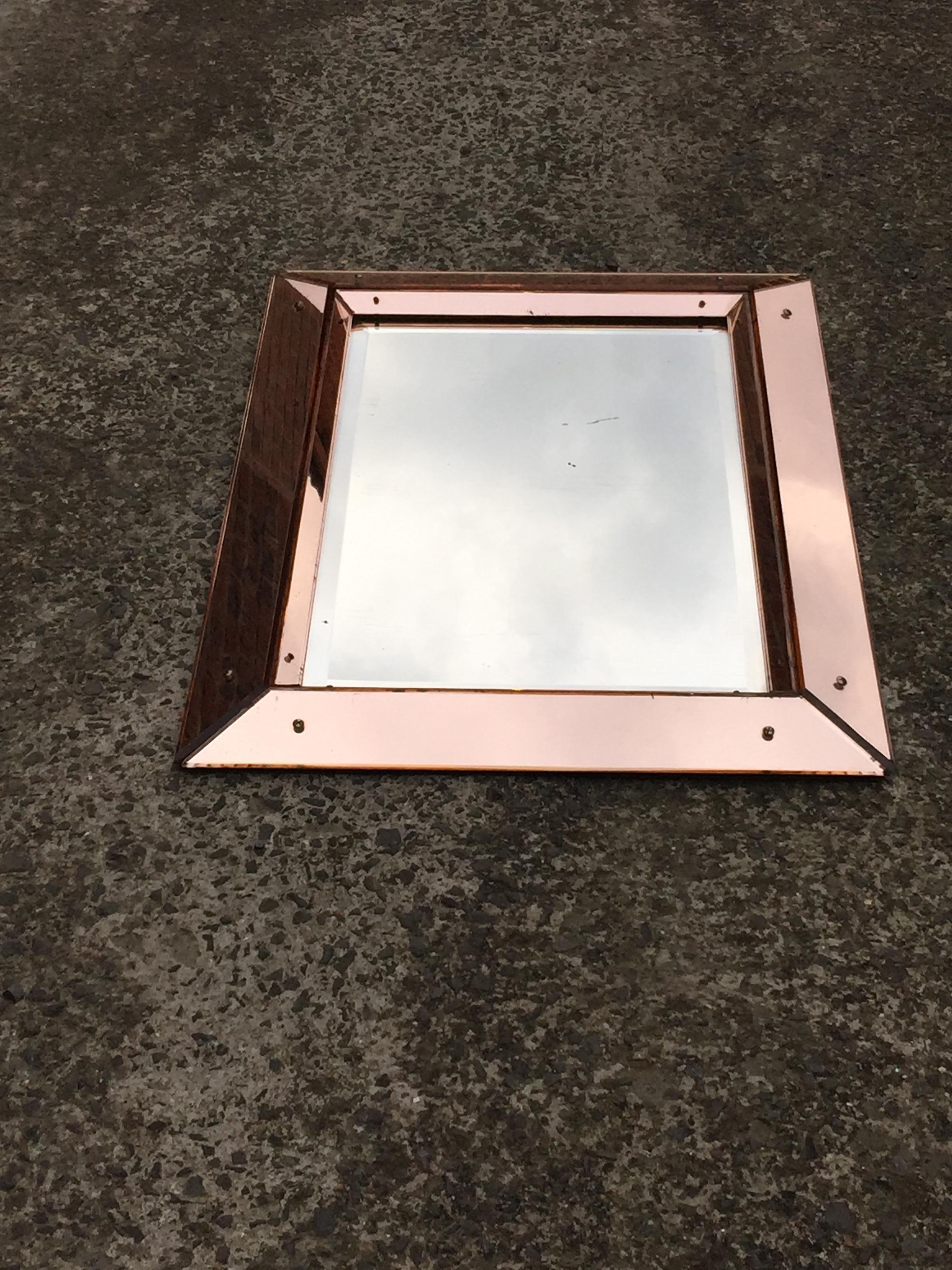 Jacques Adnet (attribué à) Miroir Art déco en verre rose et miroir,  Bon état - En vente à Saint-Ouen, FR