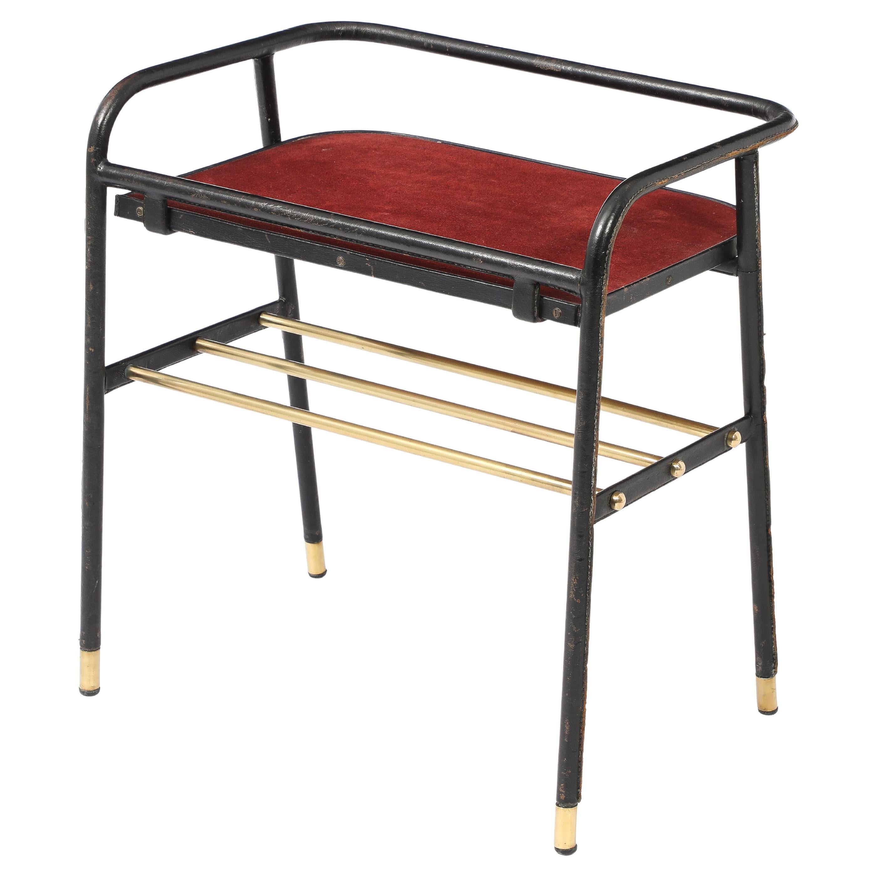 Table de chevet Jacques Adnet, France, années 1950 en vente