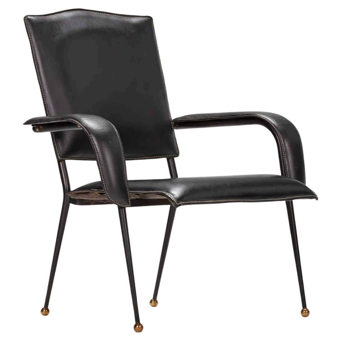 Fauteuil en cuir noir Jacques Adnet, France, années 1950 en vente