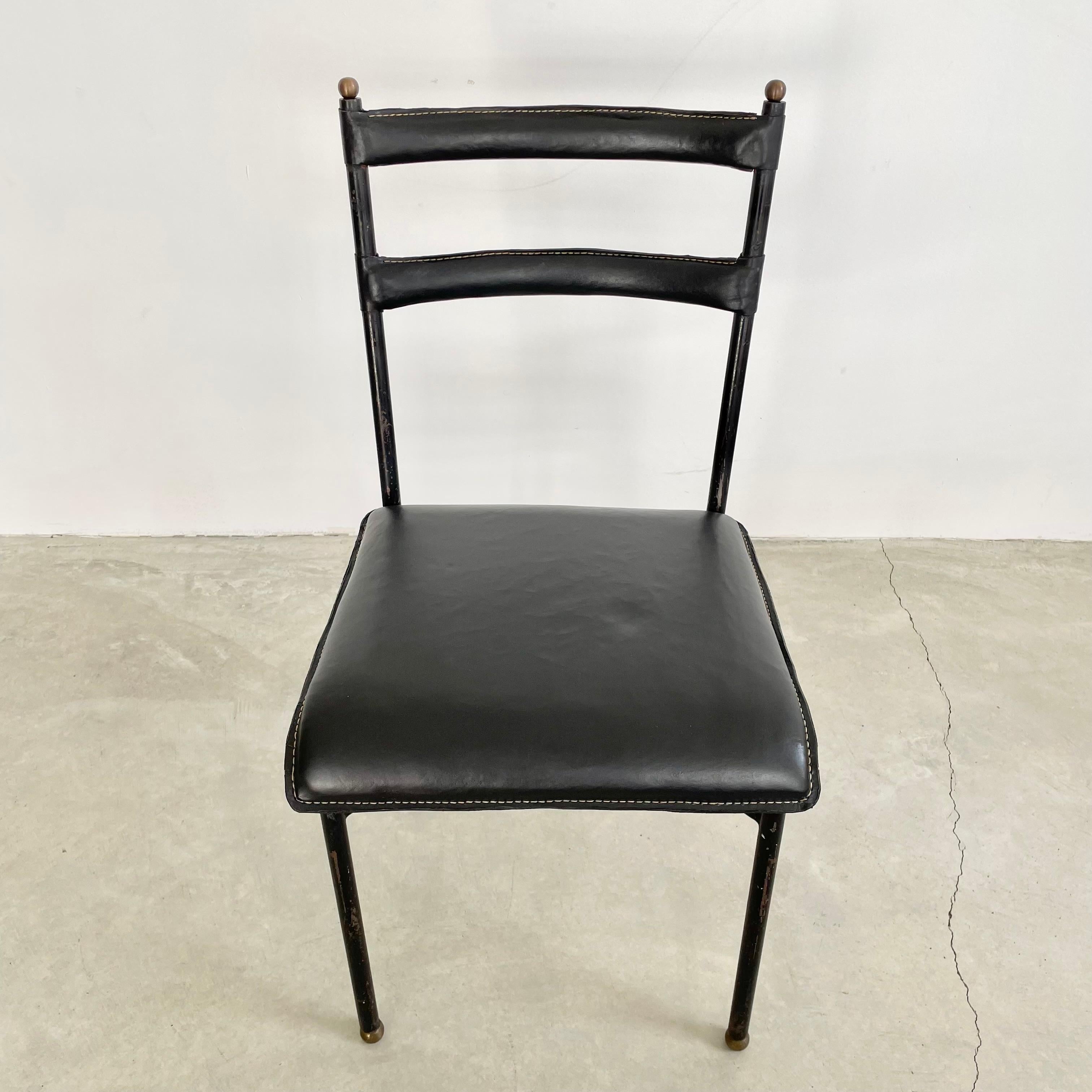 Jacques Adnet, Stuhl aus schwarzem Leder, 1950er-Jahre, Frankreich (Art déco) im Angebot