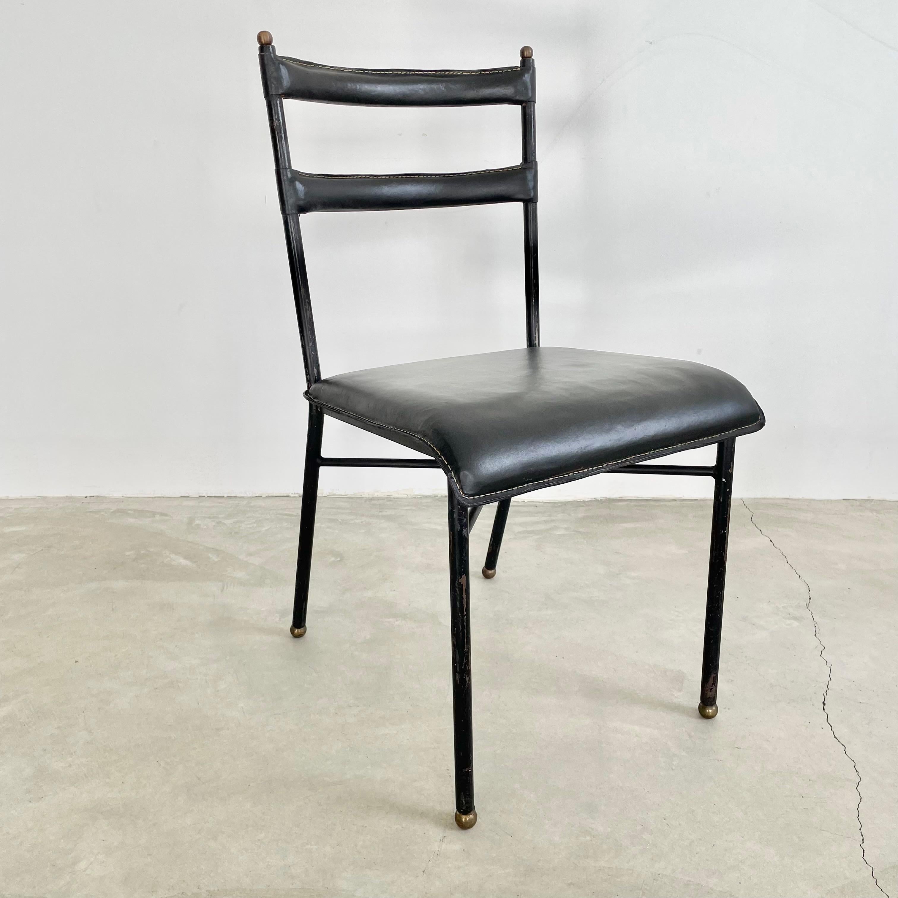 Jacques Adnet, Stuhl aus schwarzem Leder, 1950er-Jahre, Frankreich (Französisch) im Angebot