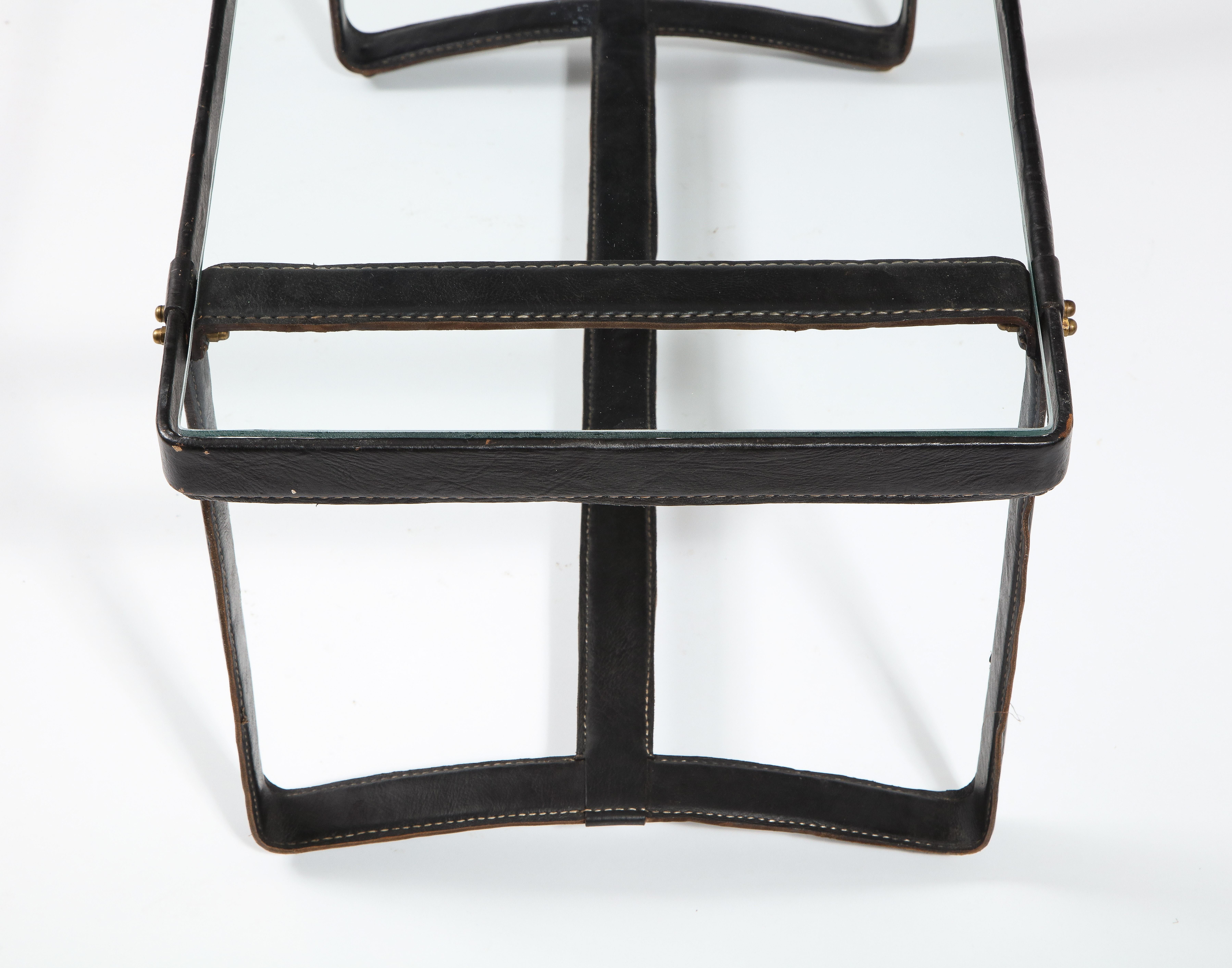 Table basse en cuir noir de Jacques Adnet, France, années 1950 en vente 2