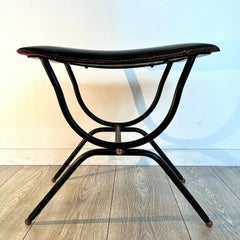 Jacques Adnet : Tabouret en cuir noir, vers 1955