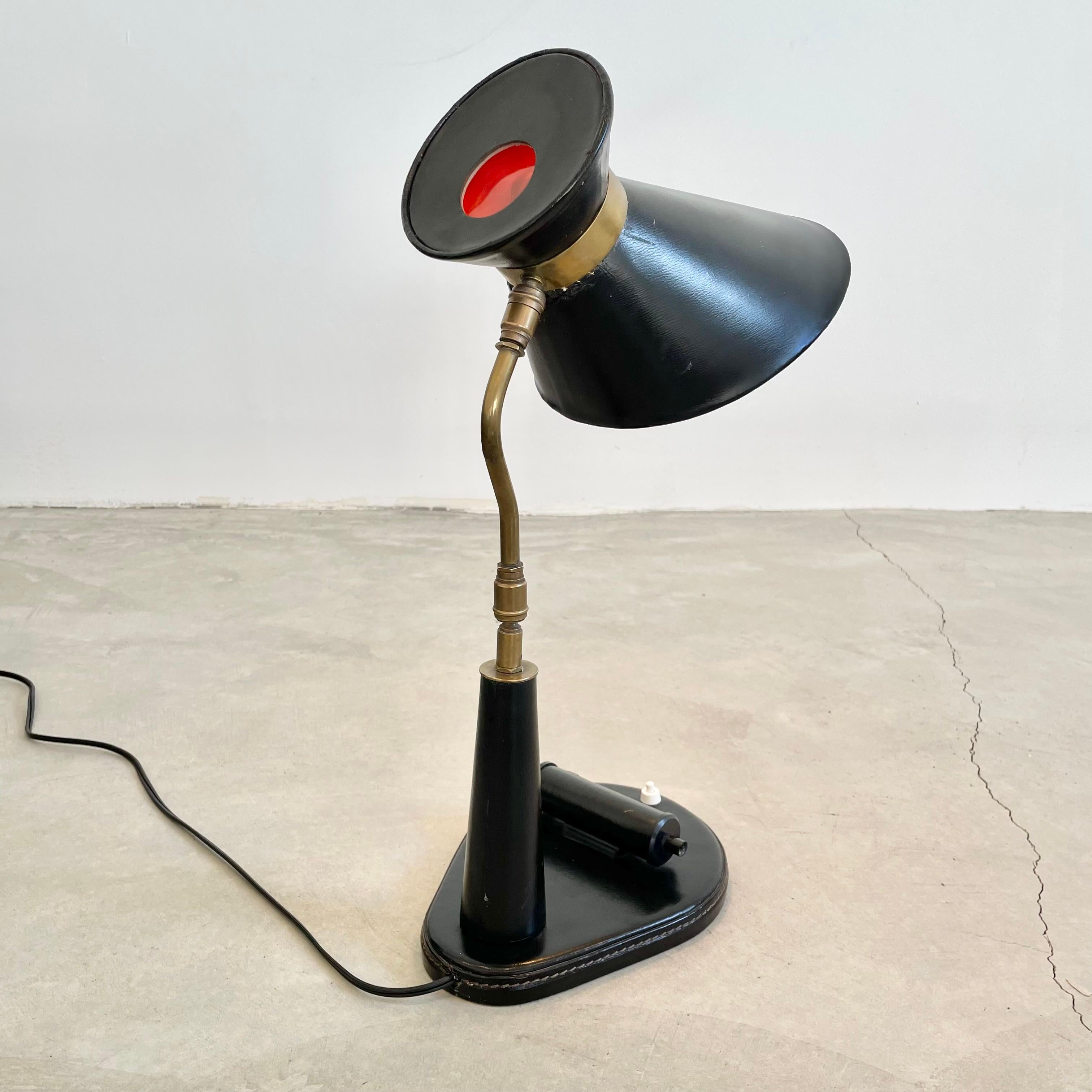 Jacques Adnet lampe de bureau en cuir noir avec calendrier réglable, France, années 1950 en vente 1