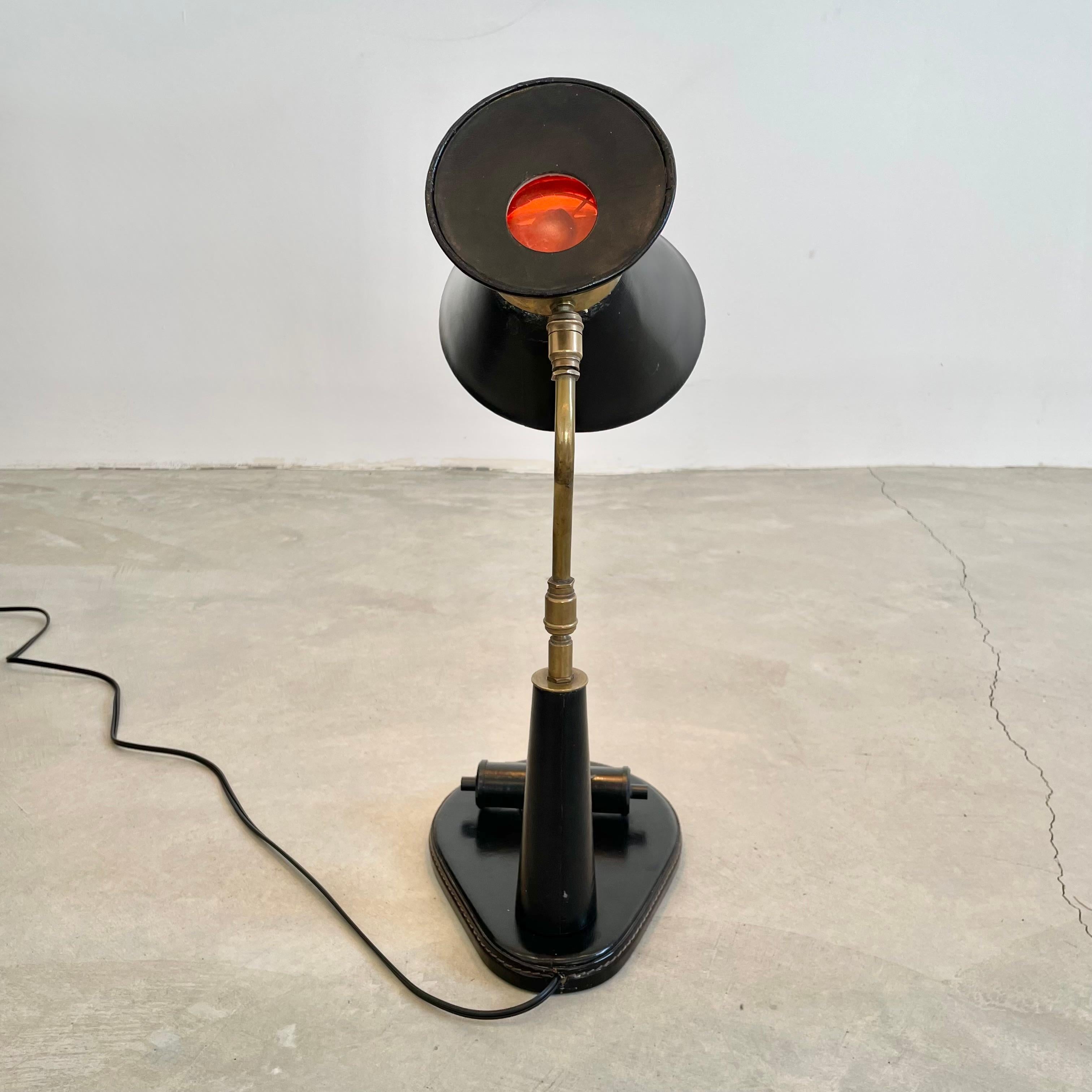 Jacques Adnet lampe de bureau en cuir noir avec calendrier réglable, France, années 1950 en vente 2