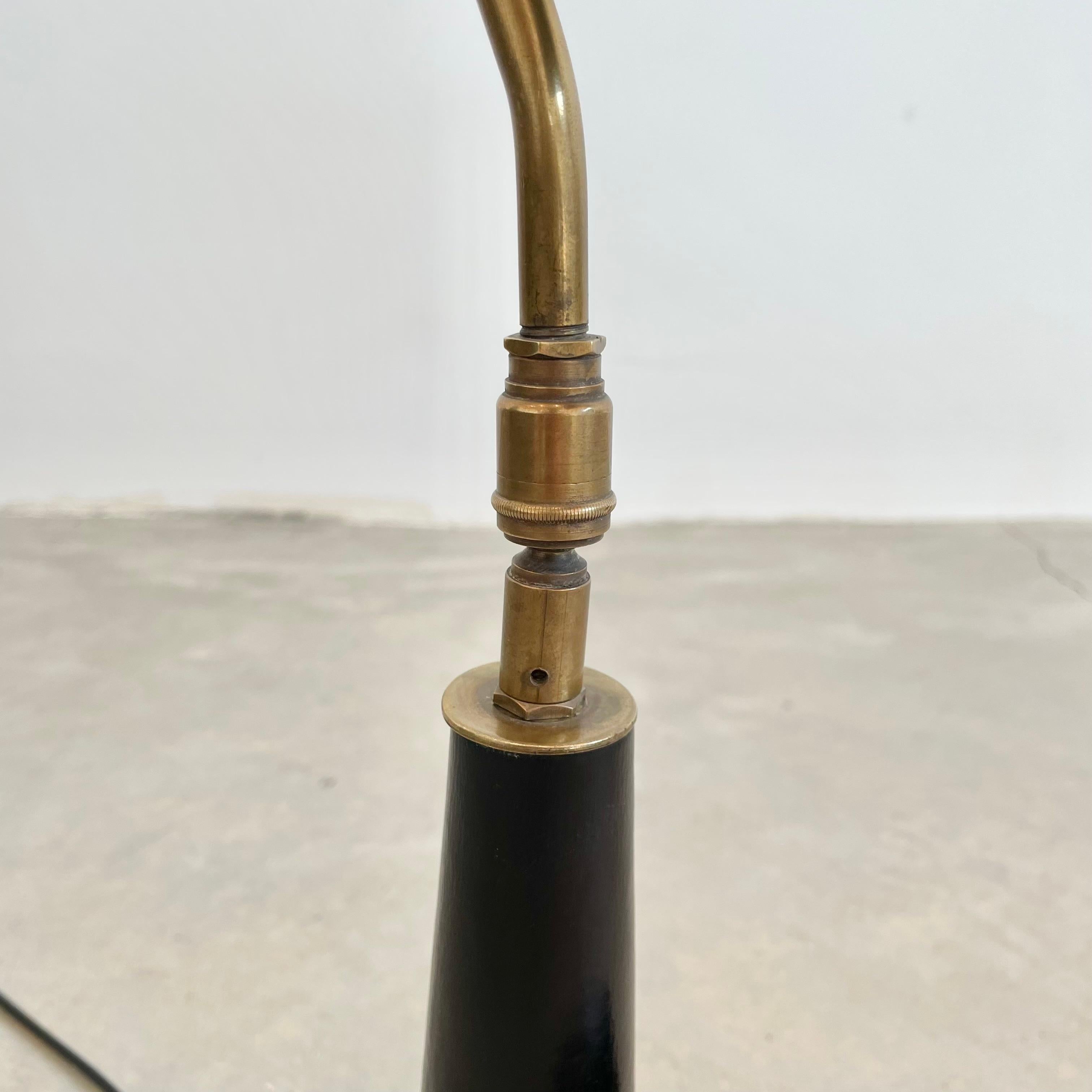 Français Jacques Adnet lampe de bureau en cuir noir avec calendrier réglable, France, années 1950 en vente