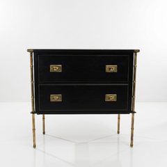 Jacques Adnet – Kommode aus schwarz genähtem Leder und Messing, Frankreich, um 1950