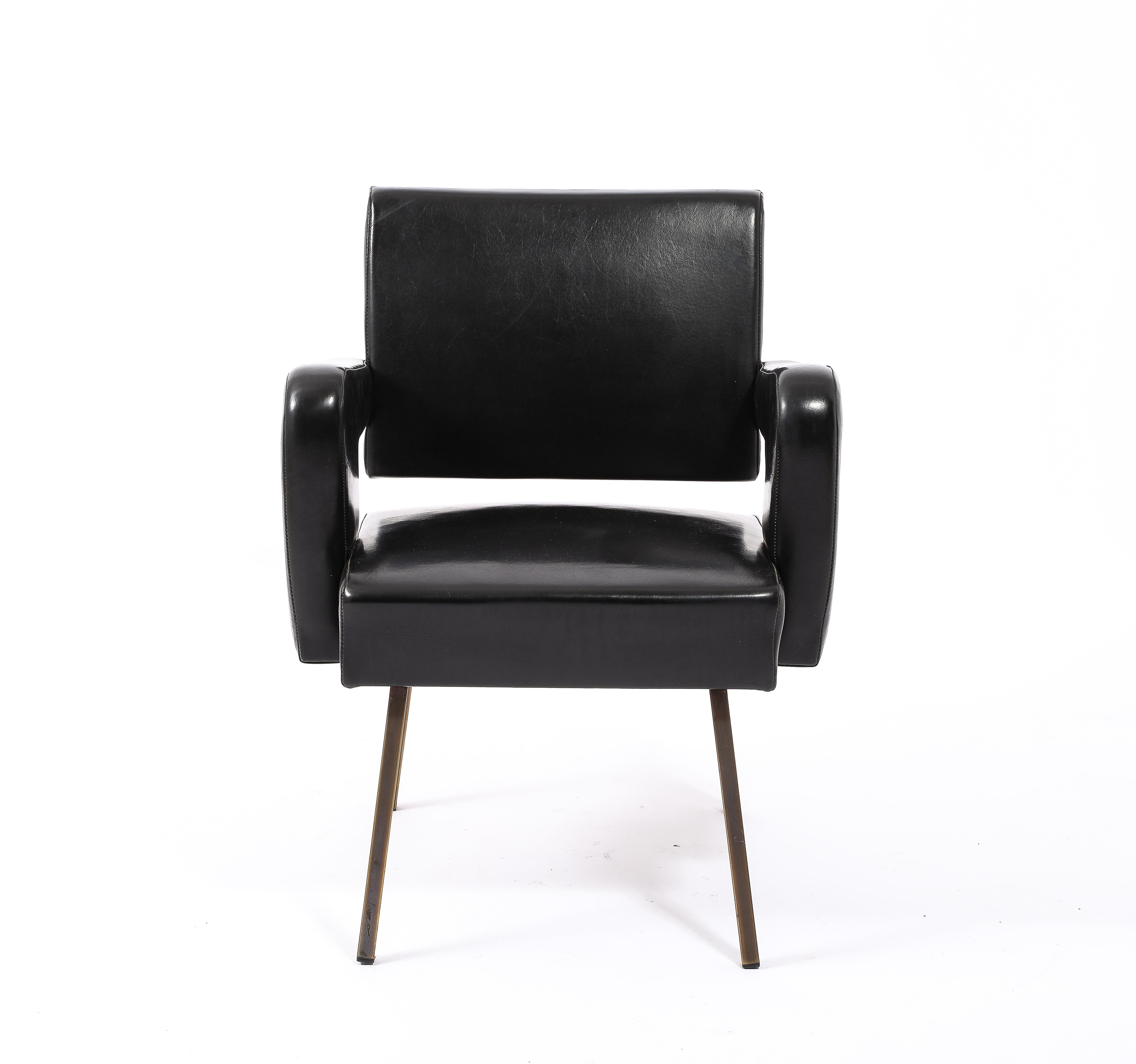 President armchairs by Jacques Adnet, in their original Vinyl on brass legs.
Sold in pairs.
