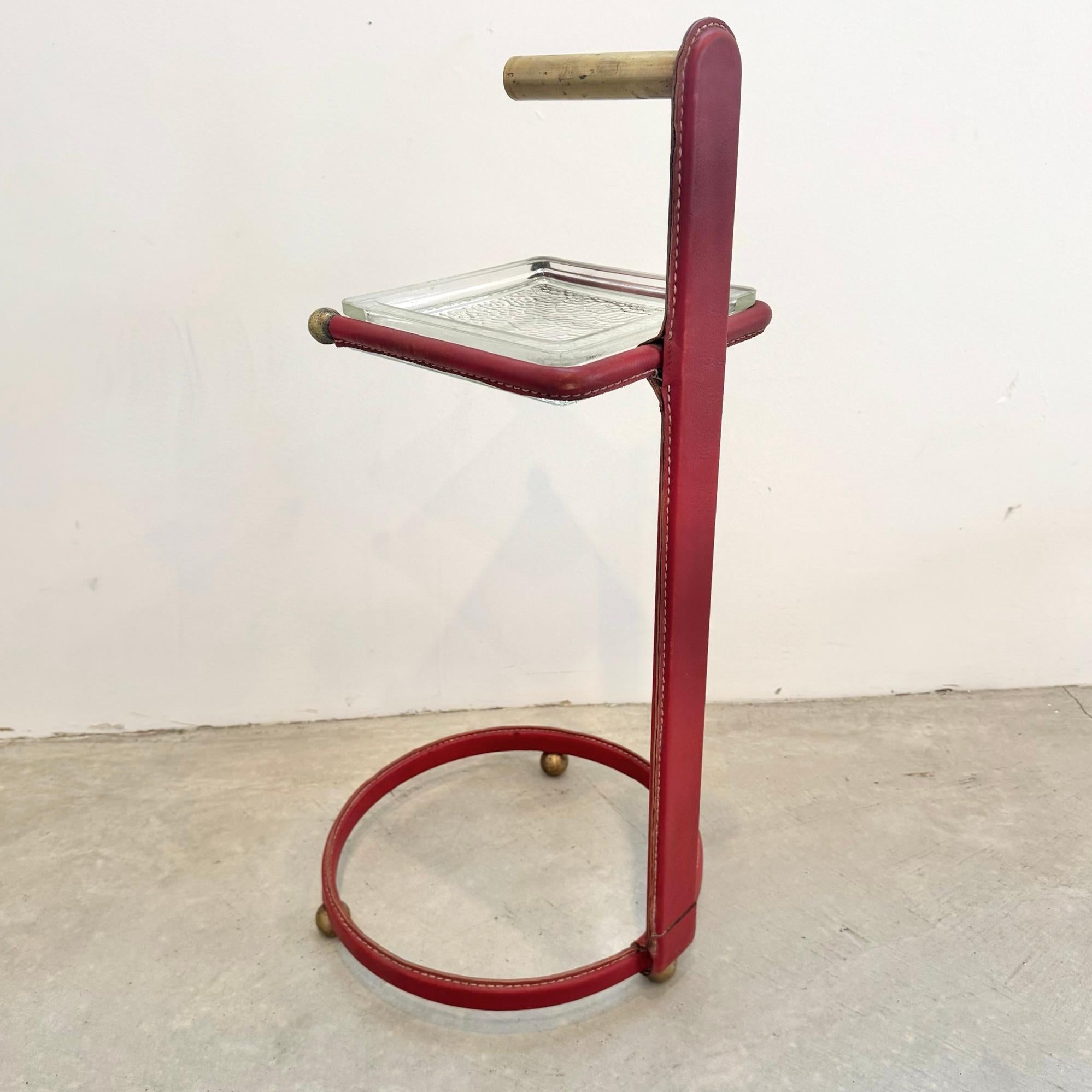 Jacques Adnet Brass and Leather Side Table / Catchall, 1950s France Latón en venta
