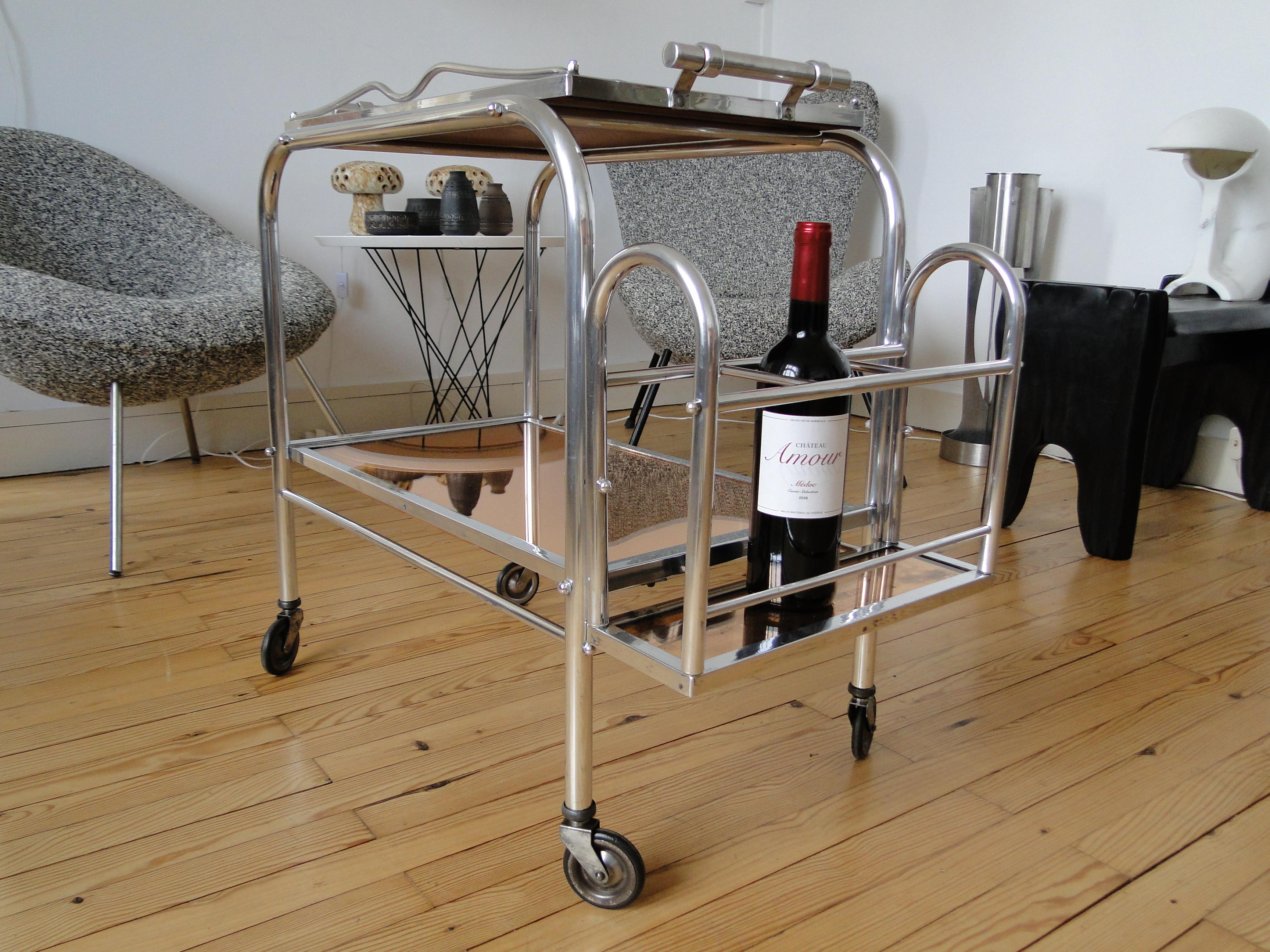 This magnificent Jacques Adnet bar cart comes from a Chateau in the Medoc 

near Bordeaux in the South West of France where it has been since the 1950s

The glass of the tray still bears the date of the order of the glass

It has been