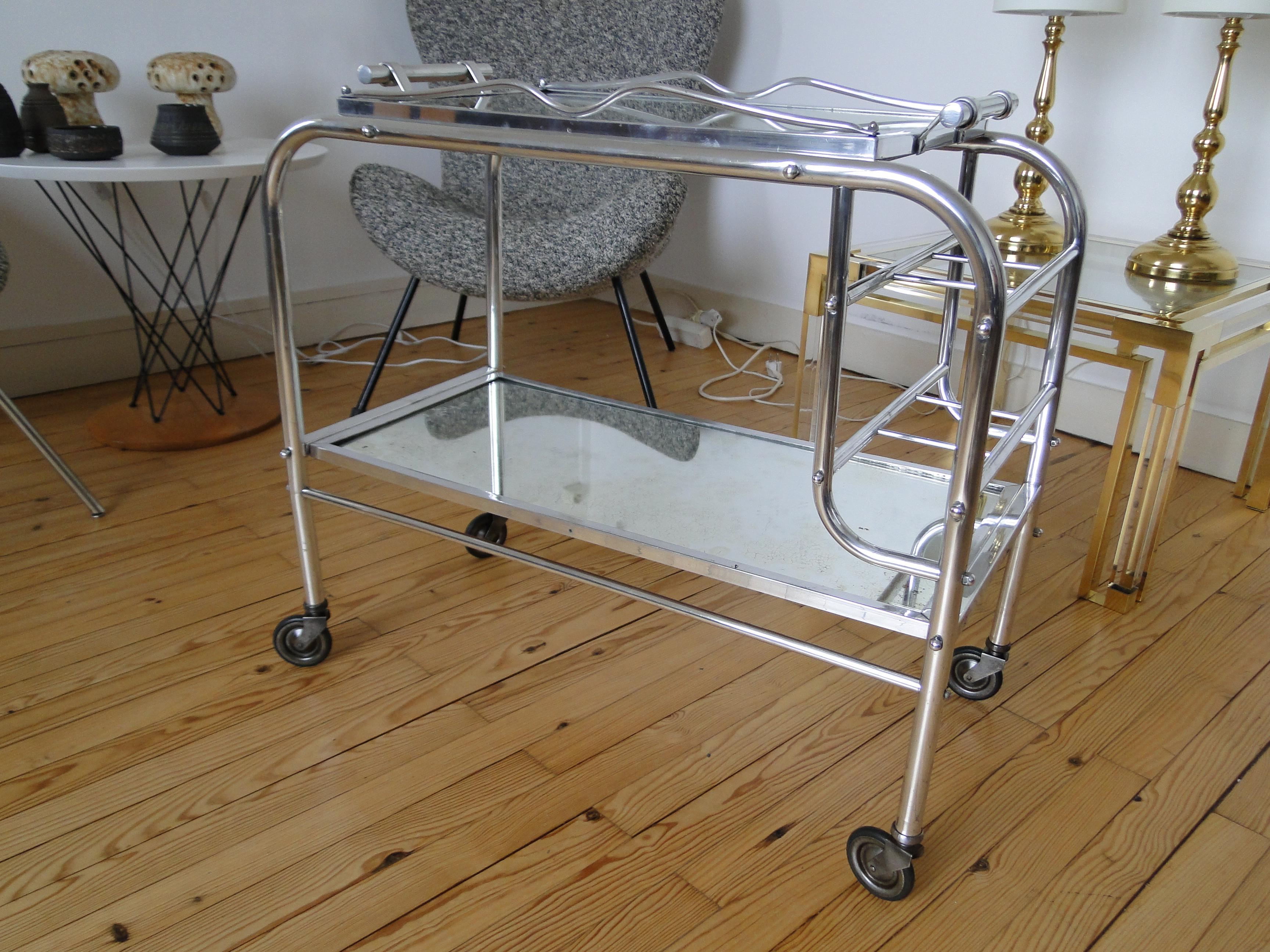 This magnificent Jacques Adnet bar cart comes from a Chateau in the Medoc 

near Bordeaux in the South West of France where it has been since the 1950s



It has been dismantled and completely cleaned
the wheels work perfectly and do not make