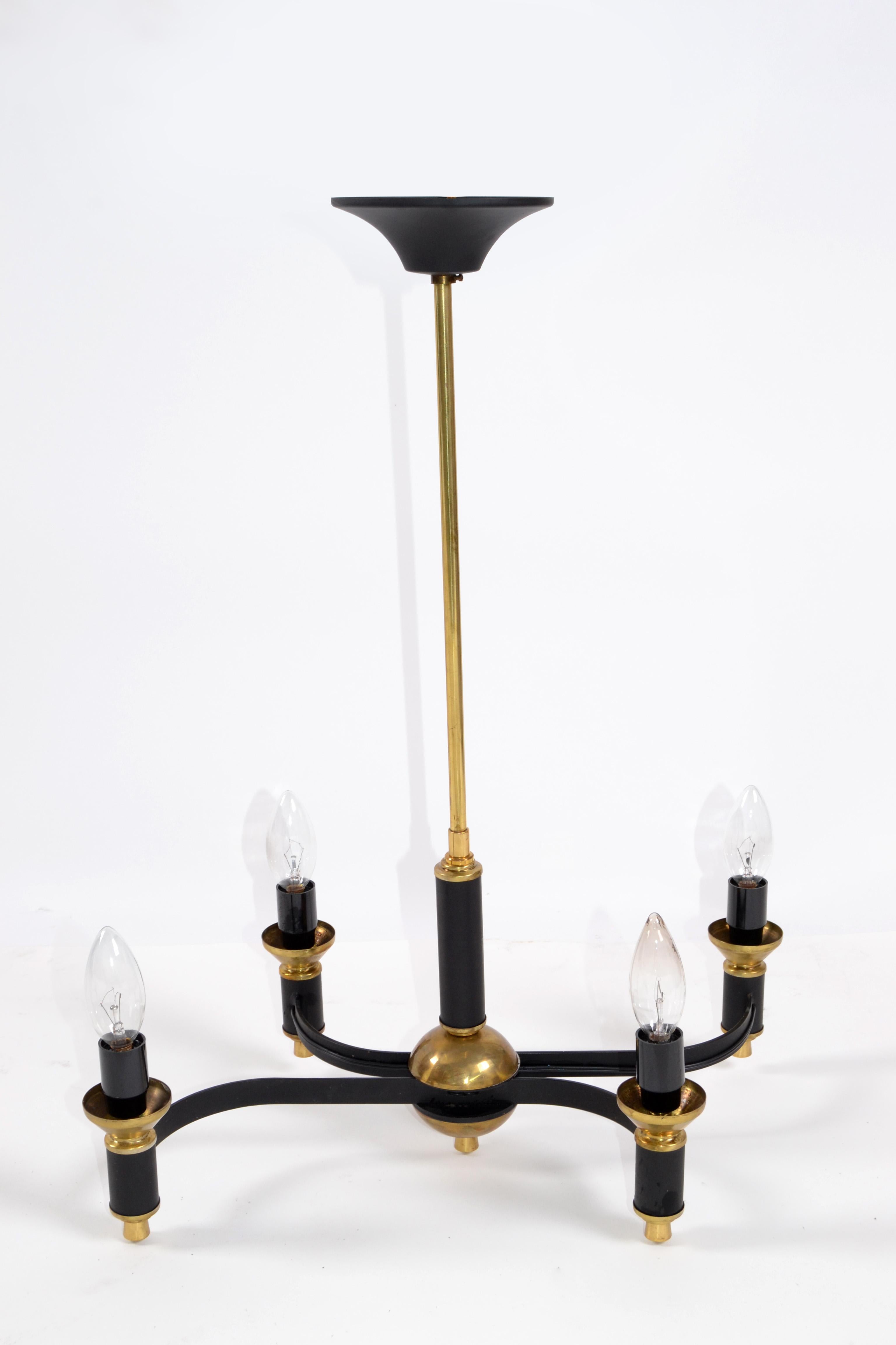 Mid-Century moderno Lampadario Jacques Adnet Lampadario a quattro luci in ottone e metallo della modernità di metà secolo