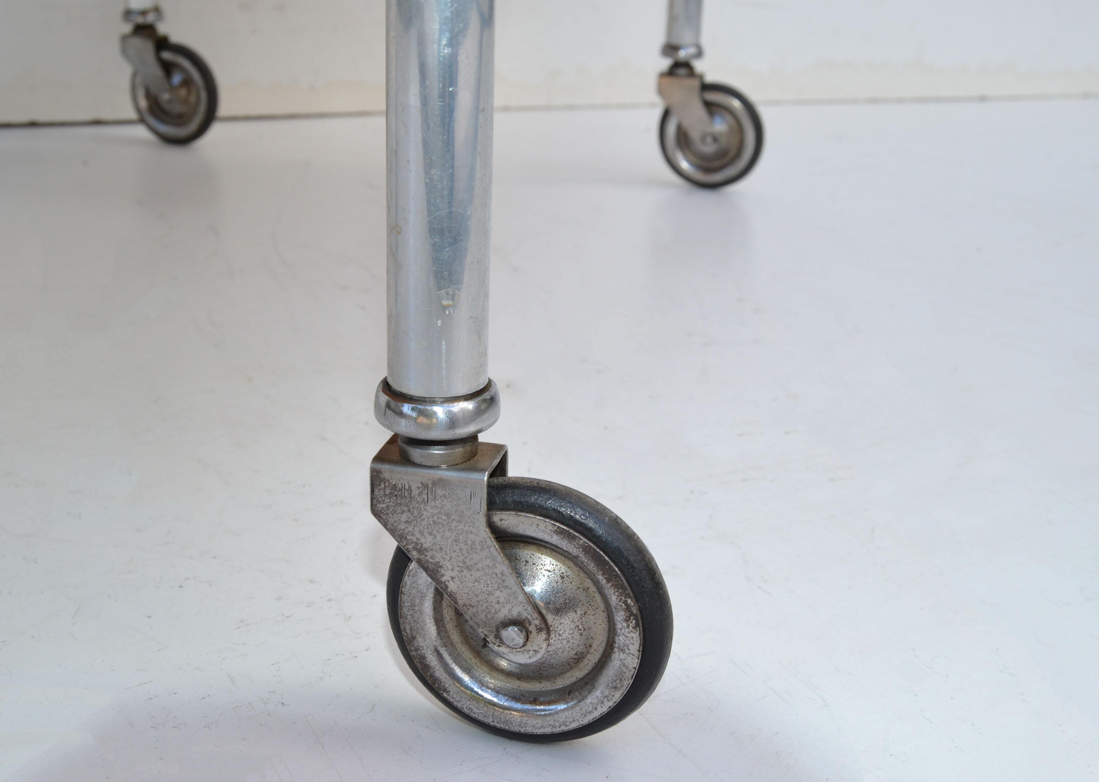 Carro de bar cromado y espejado de 2 pisos Jacques Adnet Botellero, Francia, 1950 en venta 5