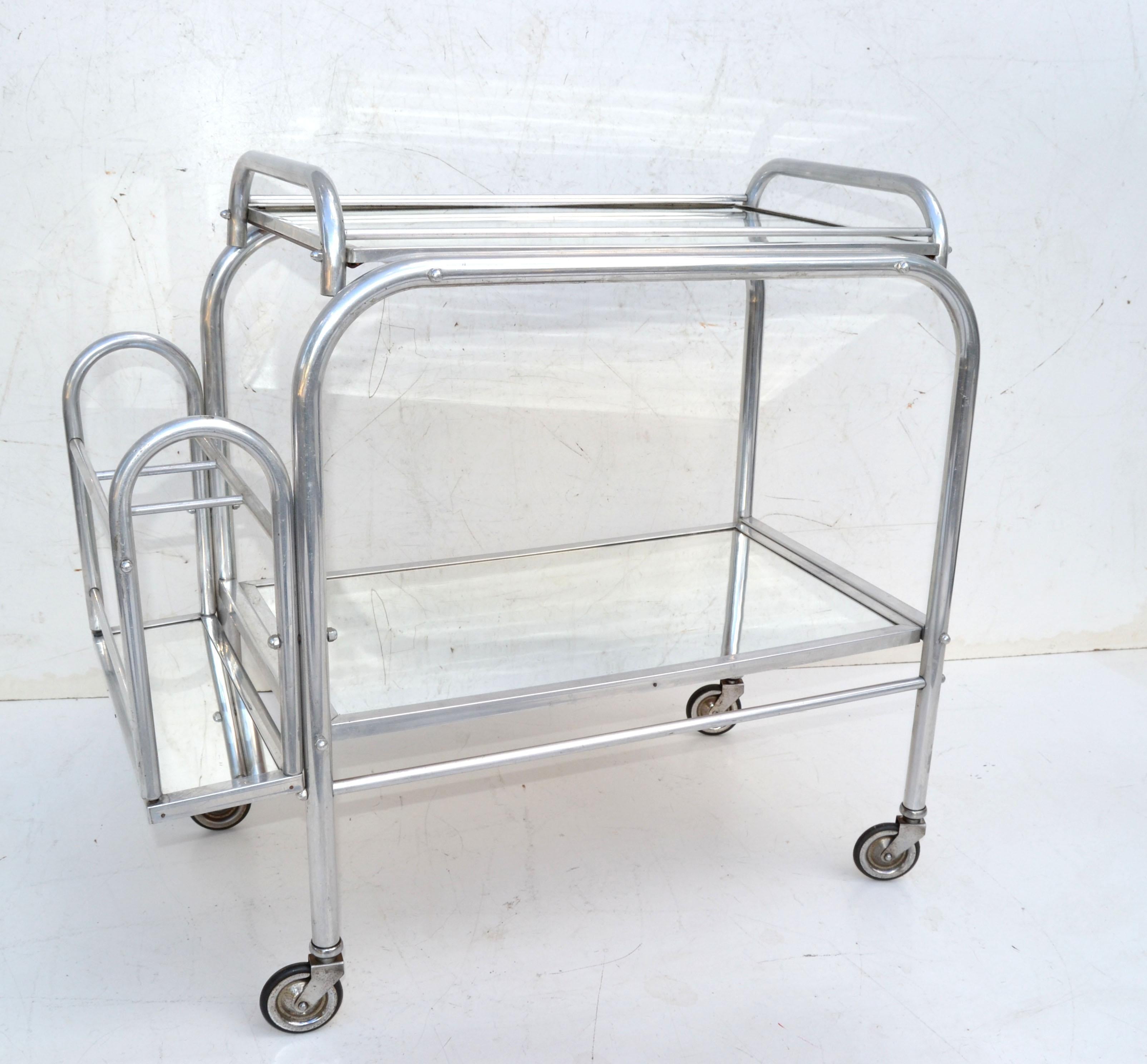 Mid-Century Modern Porte-bouteilles de bar à 2 étages en chrome et miroir de Jacques Adnet, France, 1950  en vente