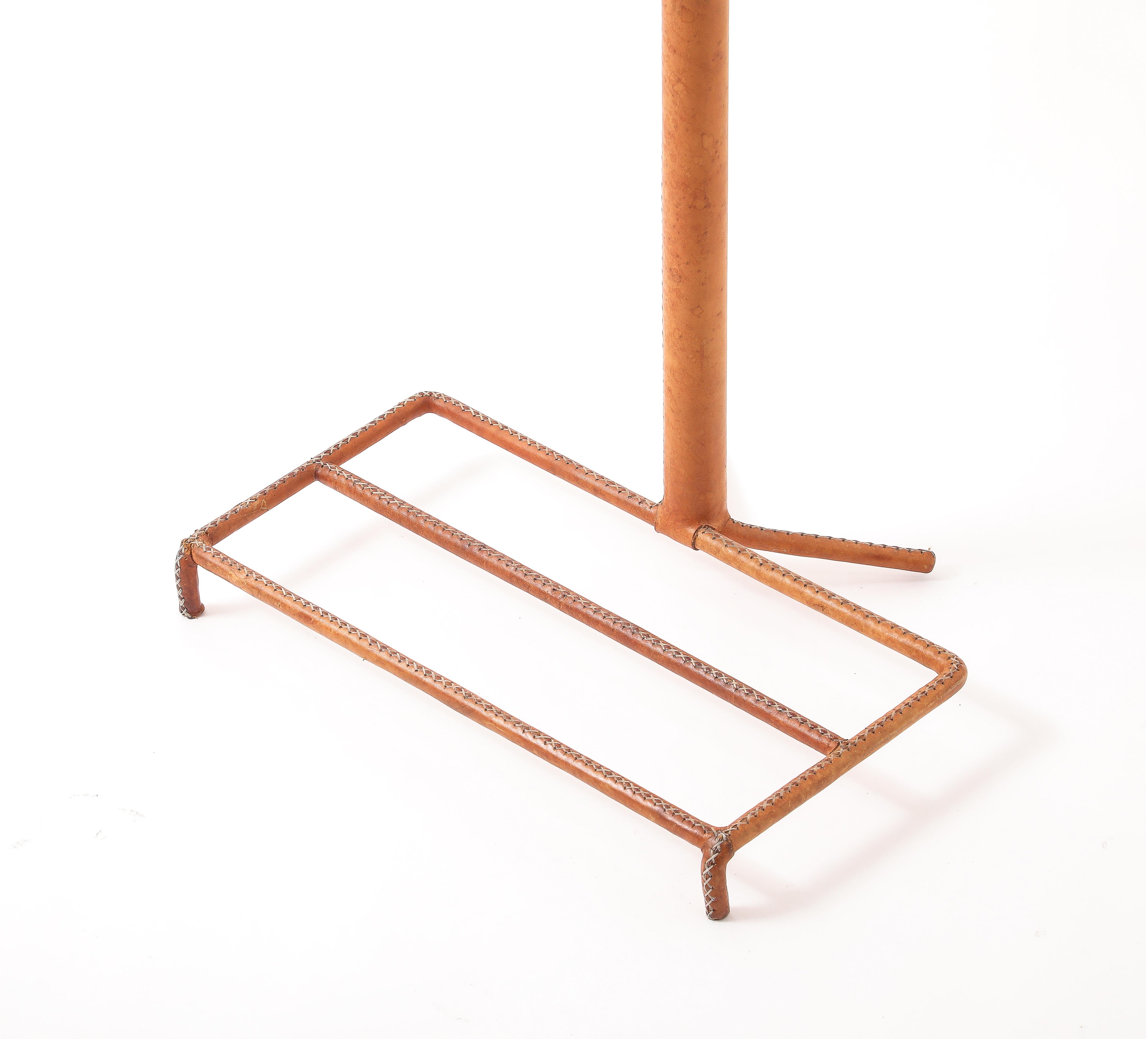 Laiton Valet de Cognac Jacques Adnet, France 1950's en vente