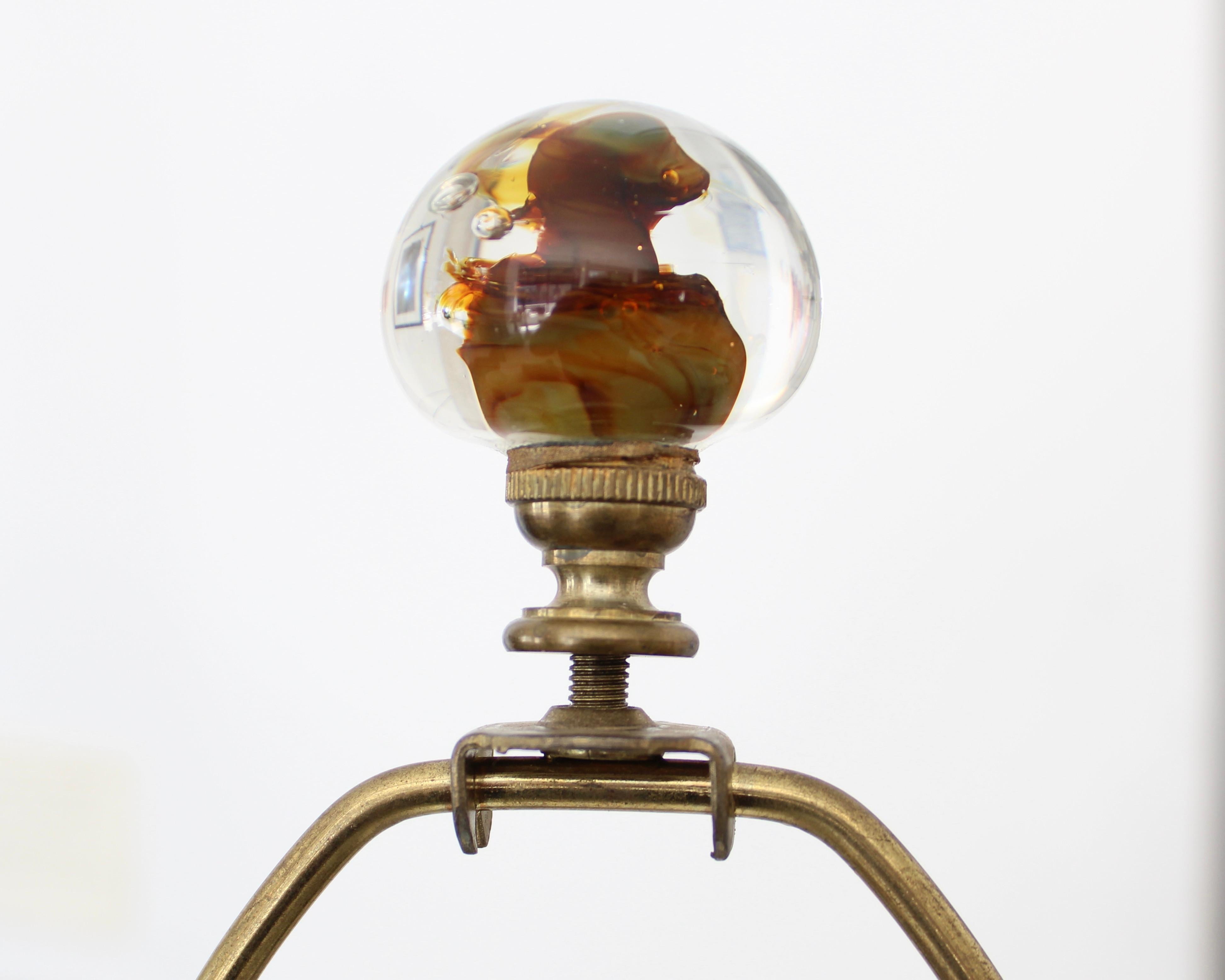 Lampada da terra francese con piede a treppiede di Jacques Adnet in pelle color crema e ottone in vendita 9