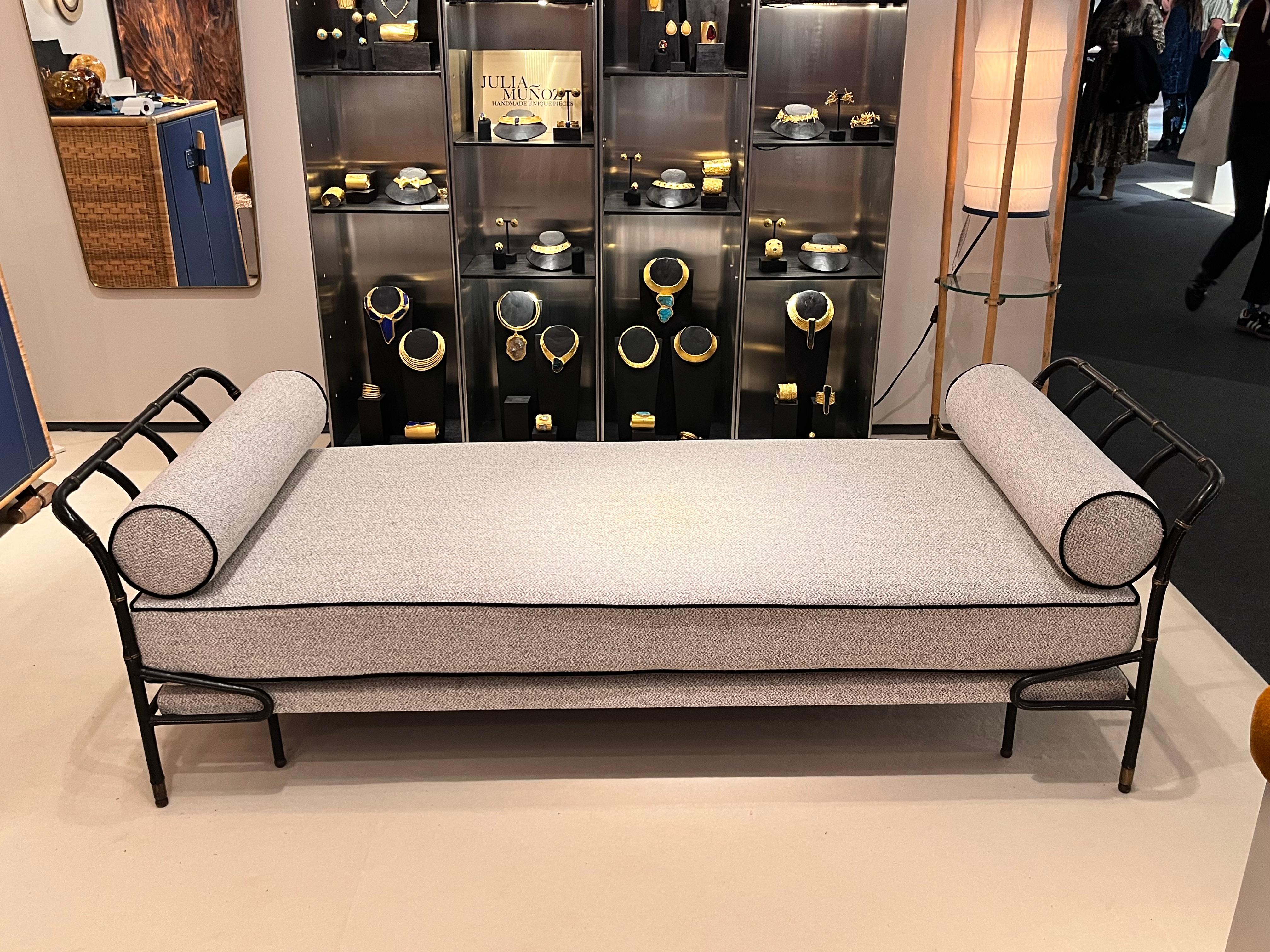 Jacques Adnet - Daybed in Black Stitched Leather and Brass - France, 1950 In Good Condition For Sale In Saint-Ouen, FR
