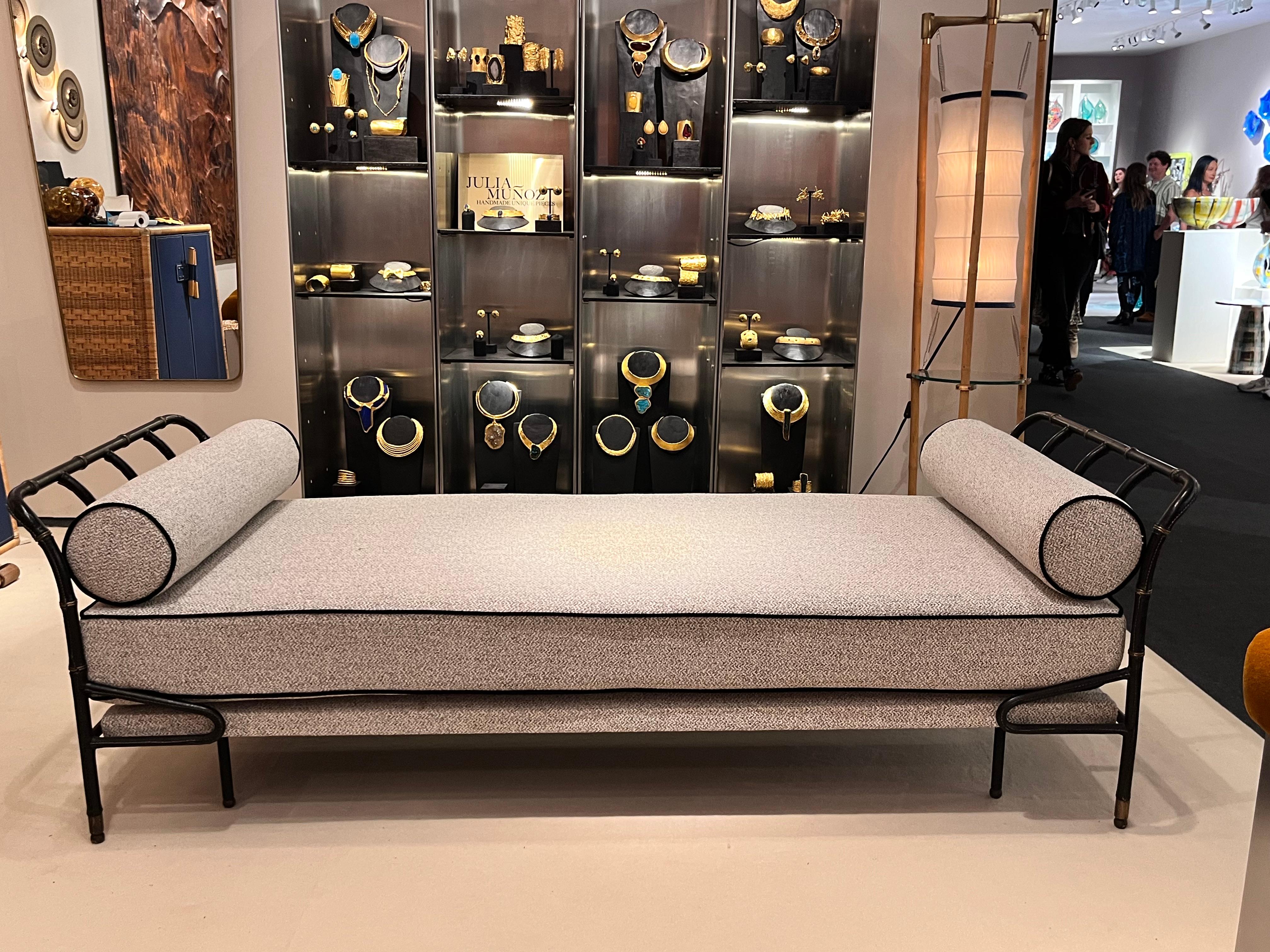 Jacques Adnet - Daybed in Black Stitched Leather and Brass - France, 1950 For Sale 2