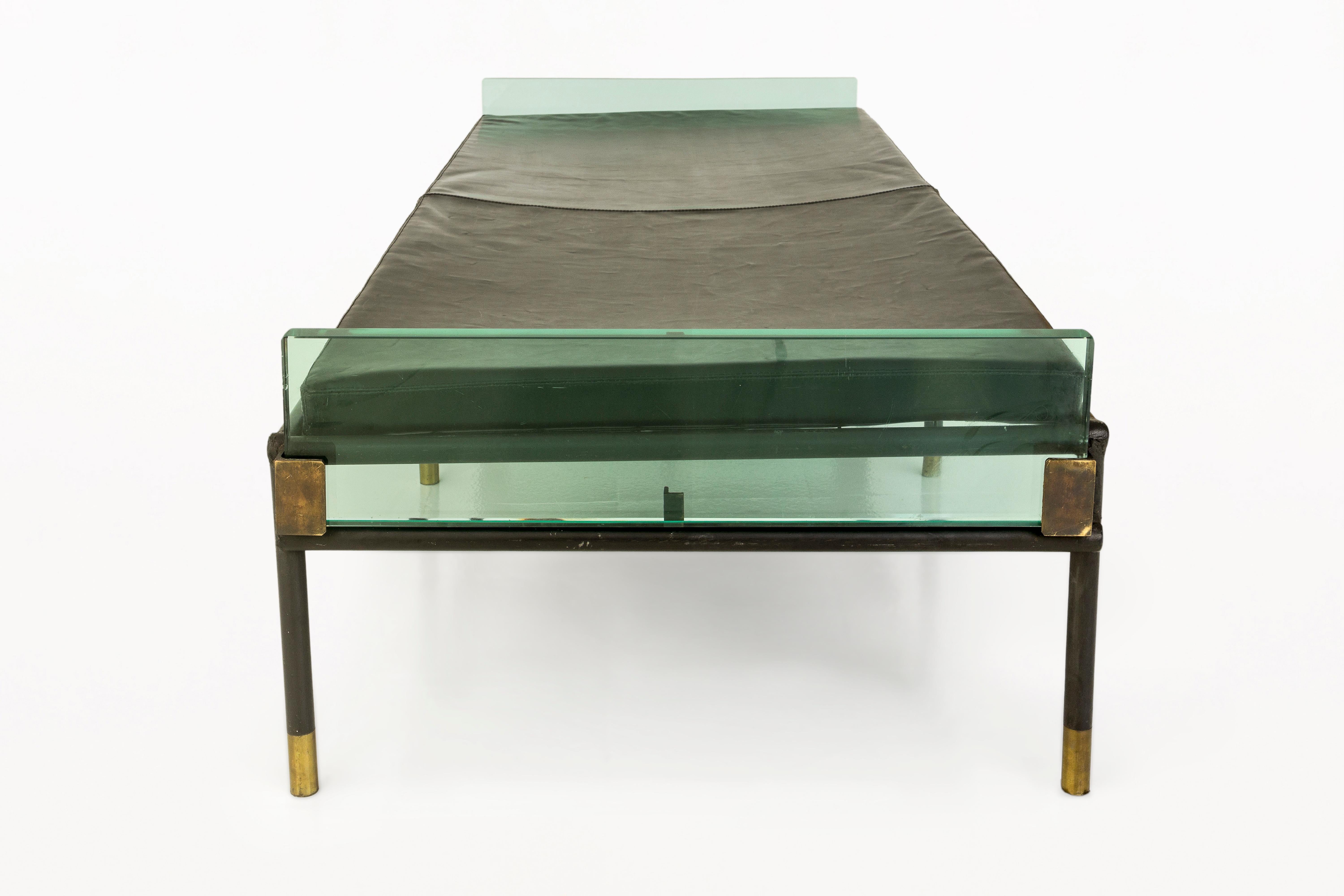 Cama de día Jacques Adnet, con Saint Gobain, circa 1950, Francia Moderno de mediados de siglo en venta