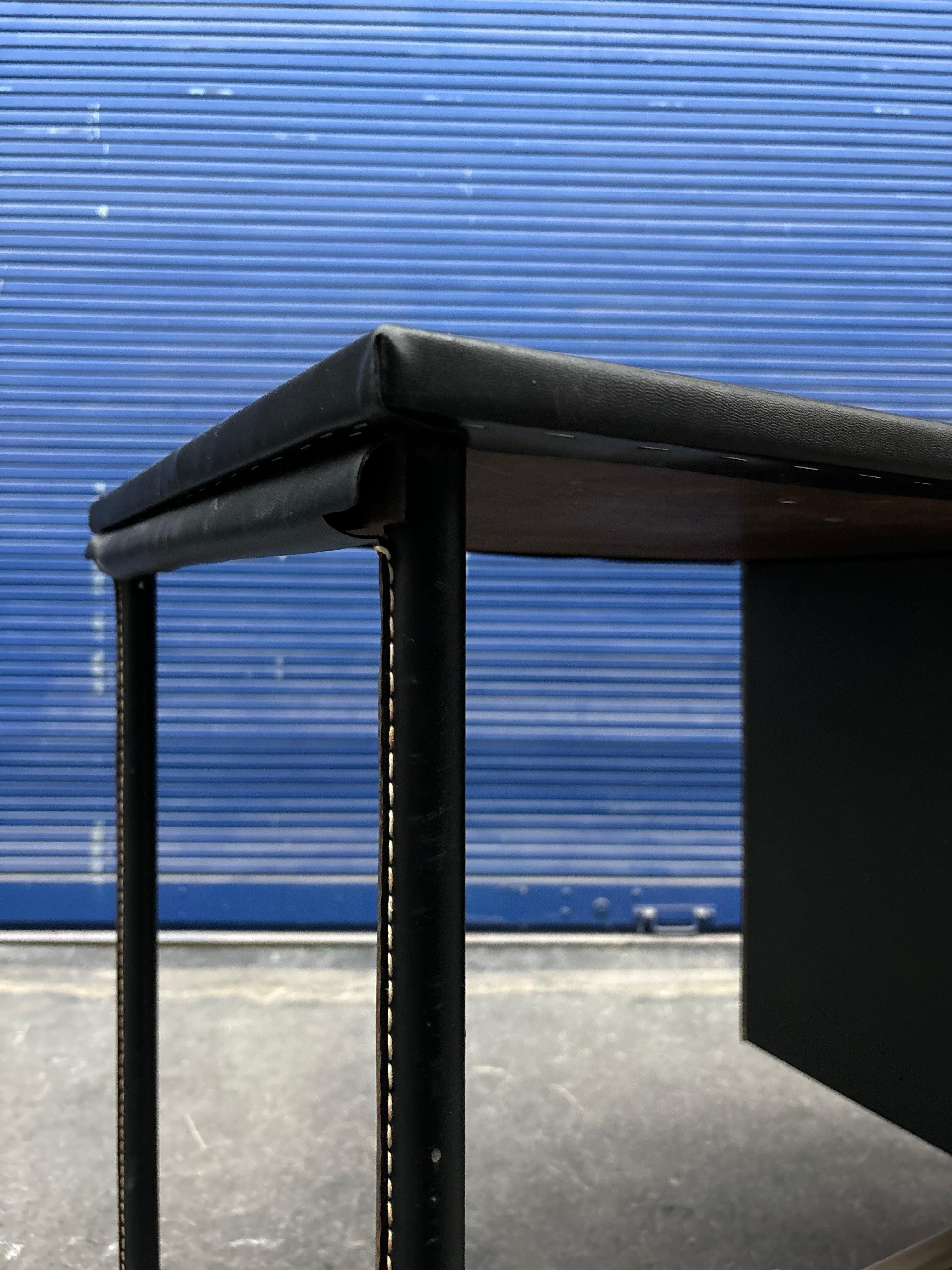 Scrivania Jacques Adnet in pelle in vendita 1