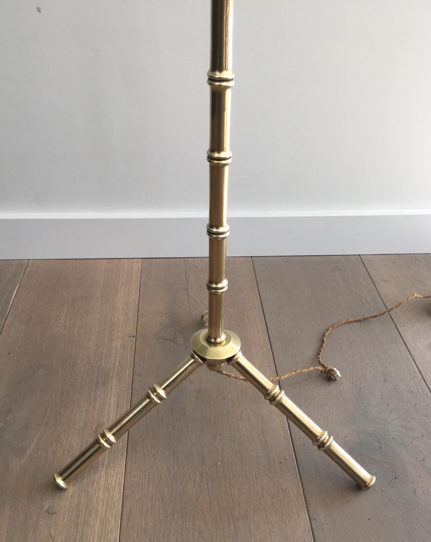 Mid-Century moderno Lampada da terra in finto bambù e ottone di Jacques Adnet, Francia, circa 1940 in vendita