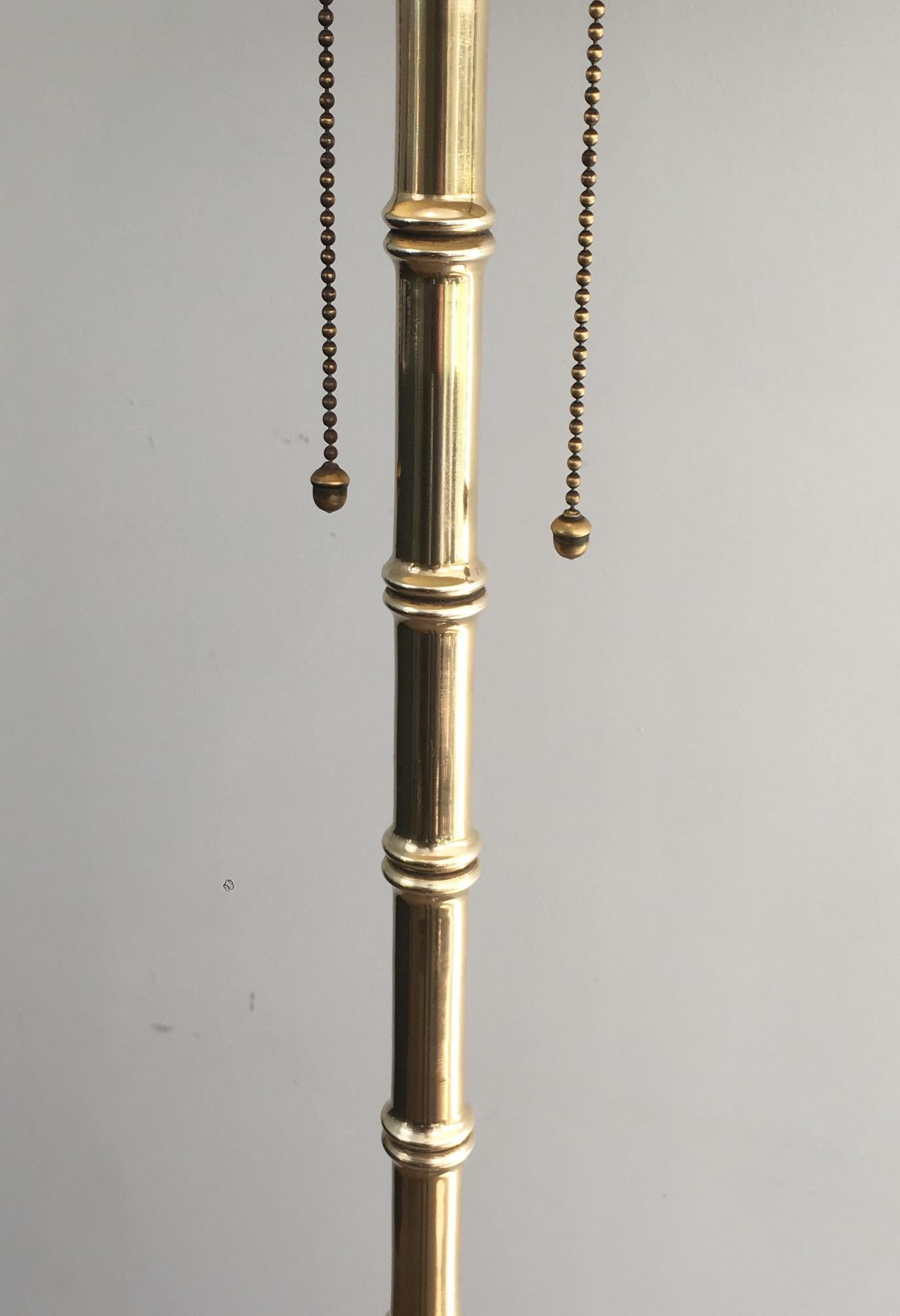 Ottone Lampada da terra in finto bambù e ottone di Jacques Adnet, Francia, circa 1940 in vendita