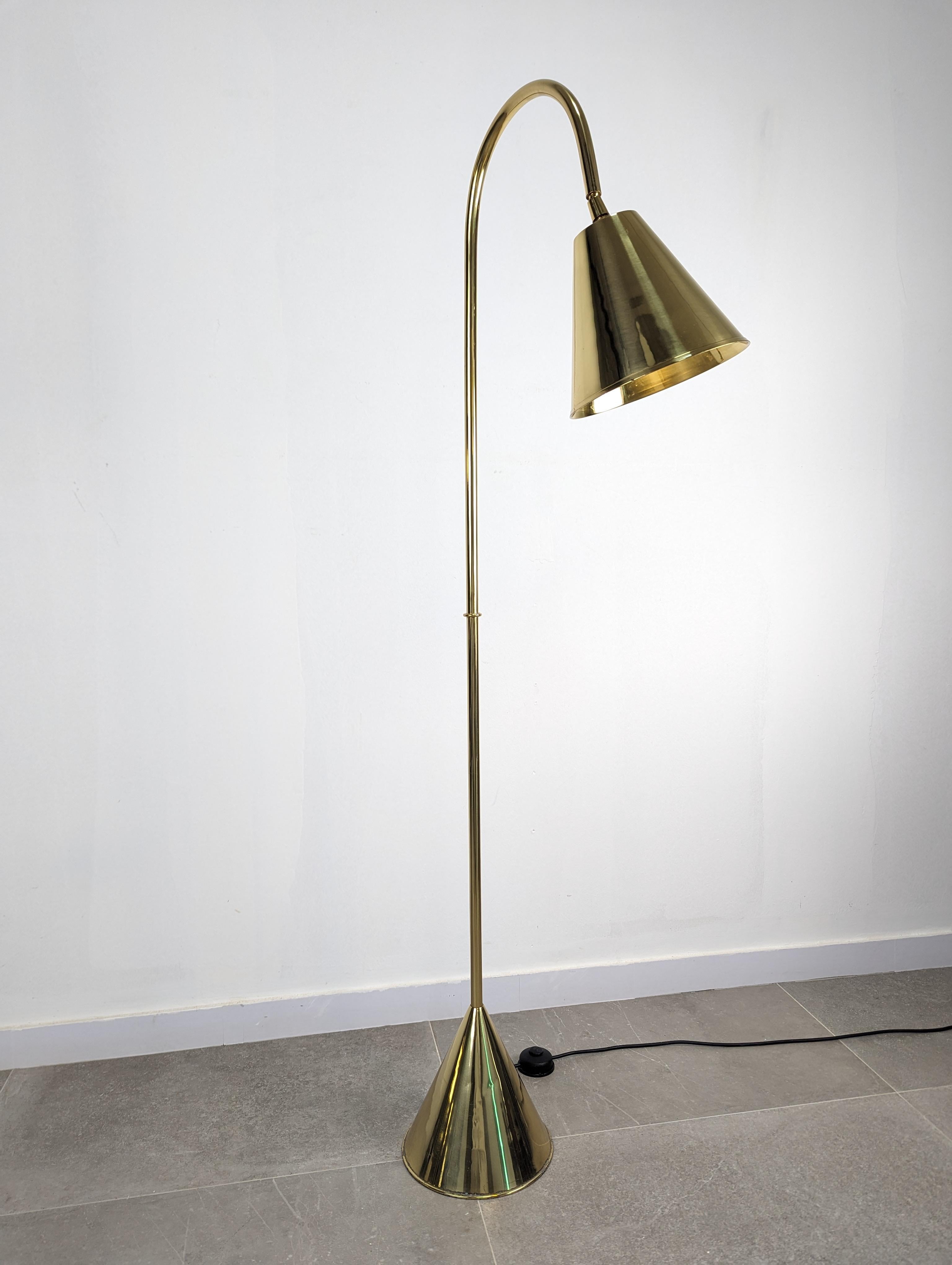 Jacques Adnet floor lamp by Valentí in brass In Good Condition For Sale In Benalmadena, ES