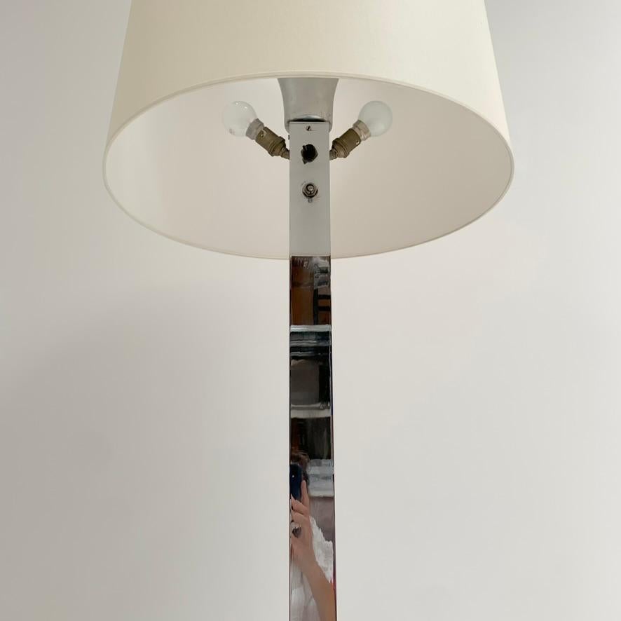 Lámpara de pie Jacques Adnet para La Compagnie des Arts Francais, hacia 1935, Francia. Metal en venta