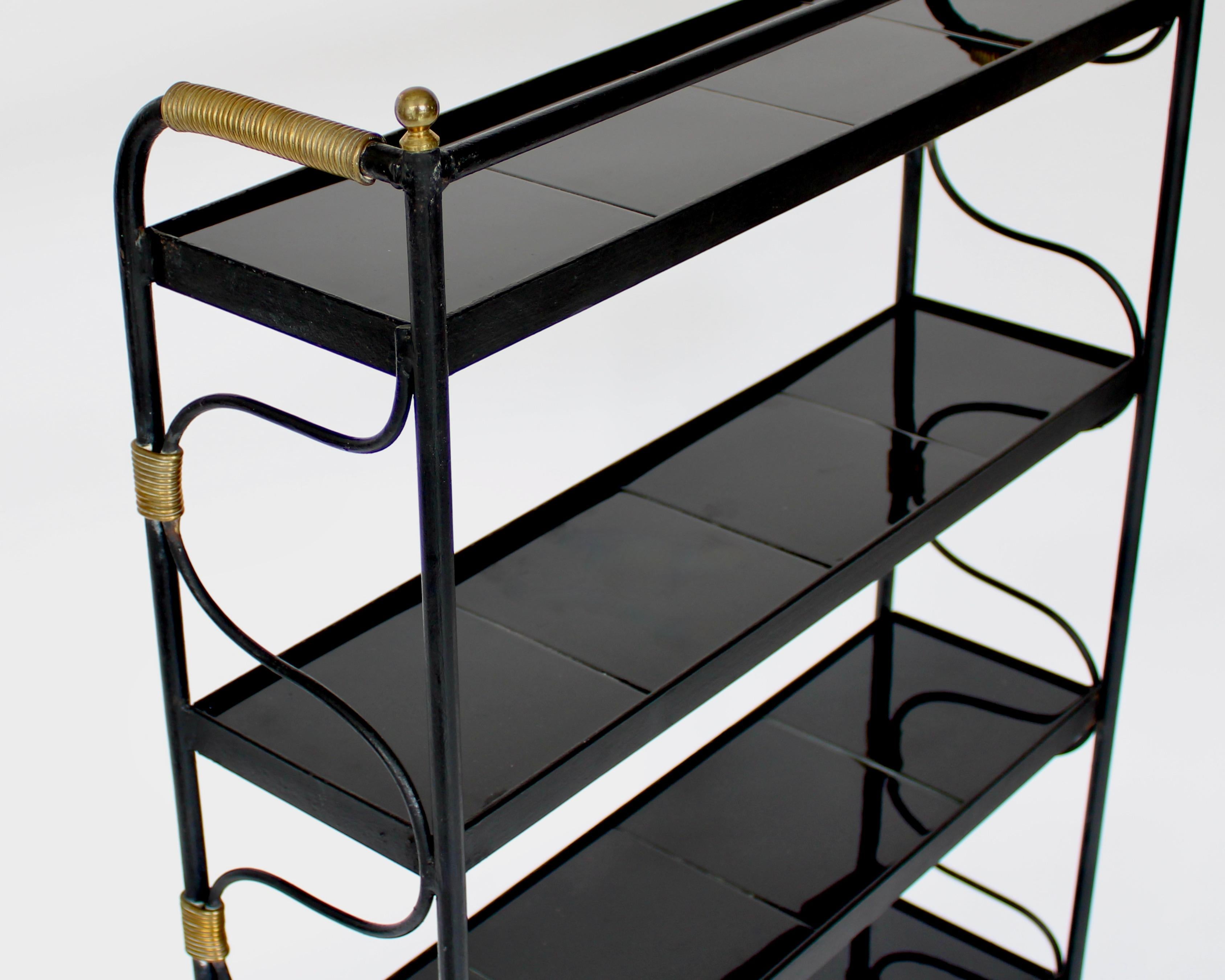 Jacques Adnet Scaffale francese o libreria espositiva Scaffale nero in metallo finto bambù in vendita 2