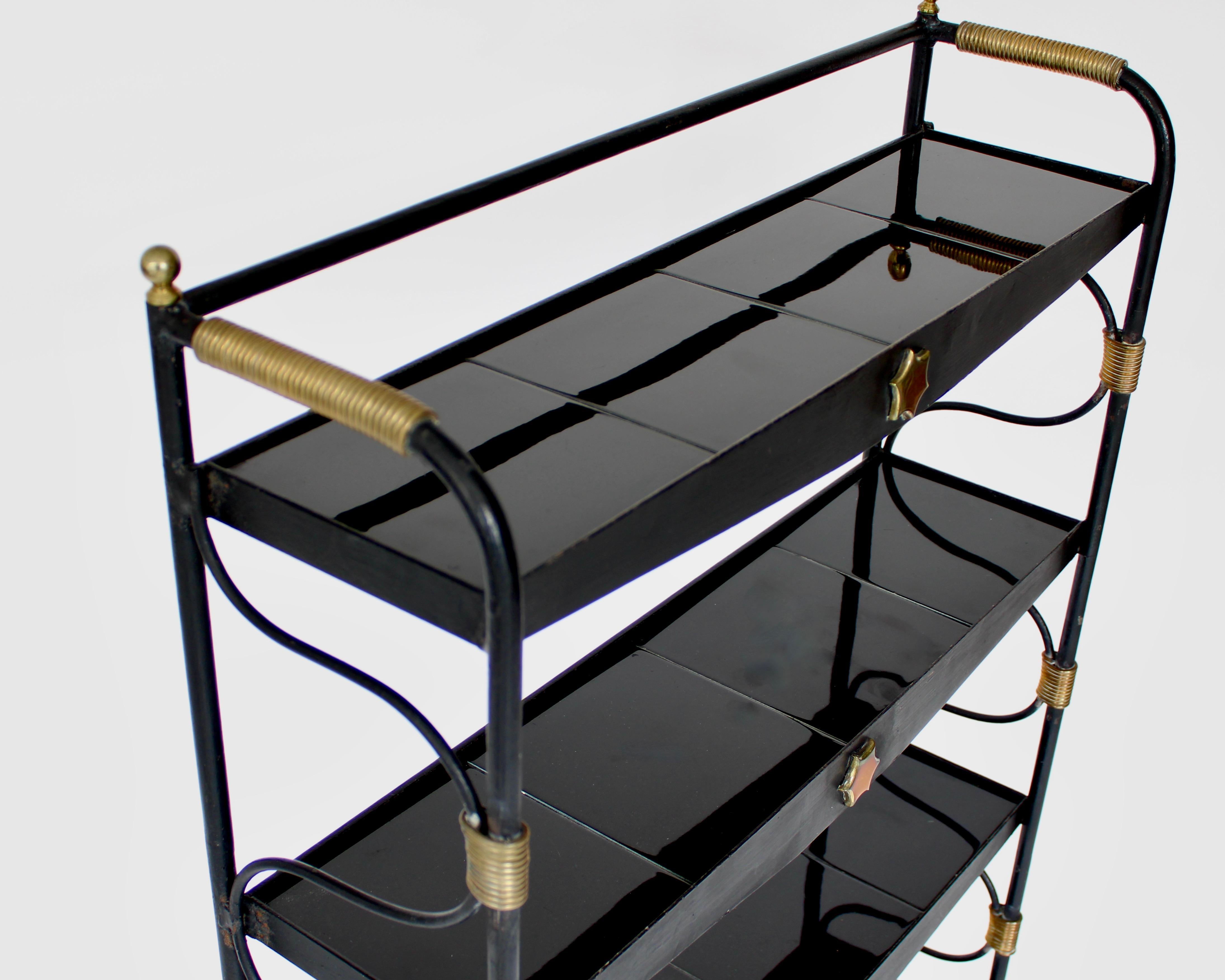 Jacques Adnet Scaffale francese o libreria espositiva Scaffale nero in metallo finto bambù in vendita 3