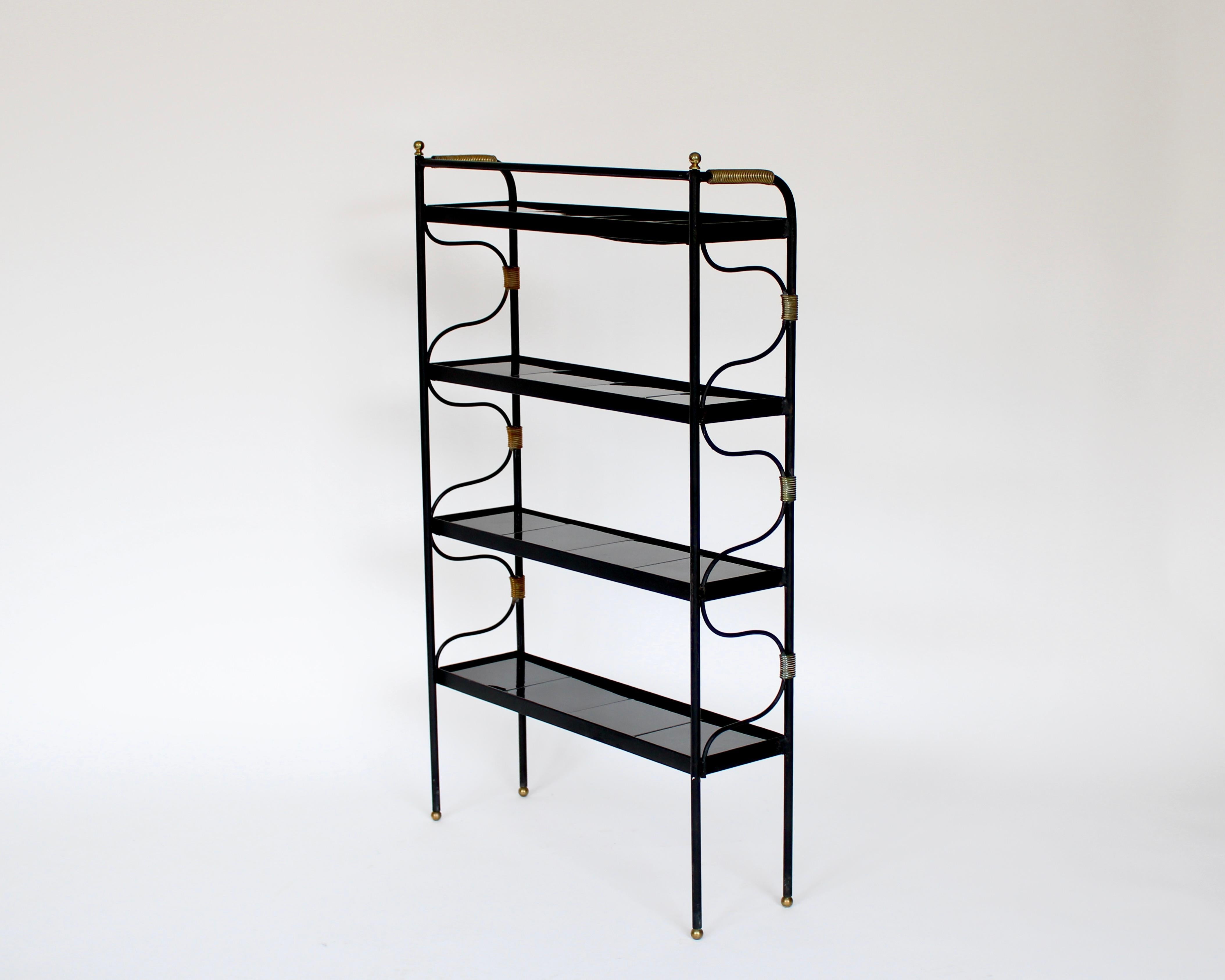 Jacques Adnet Scaffale francese o libreria espositiva Scaffale nero in metallo finto bambù In condizioni buone in vendita a Chicago, IL