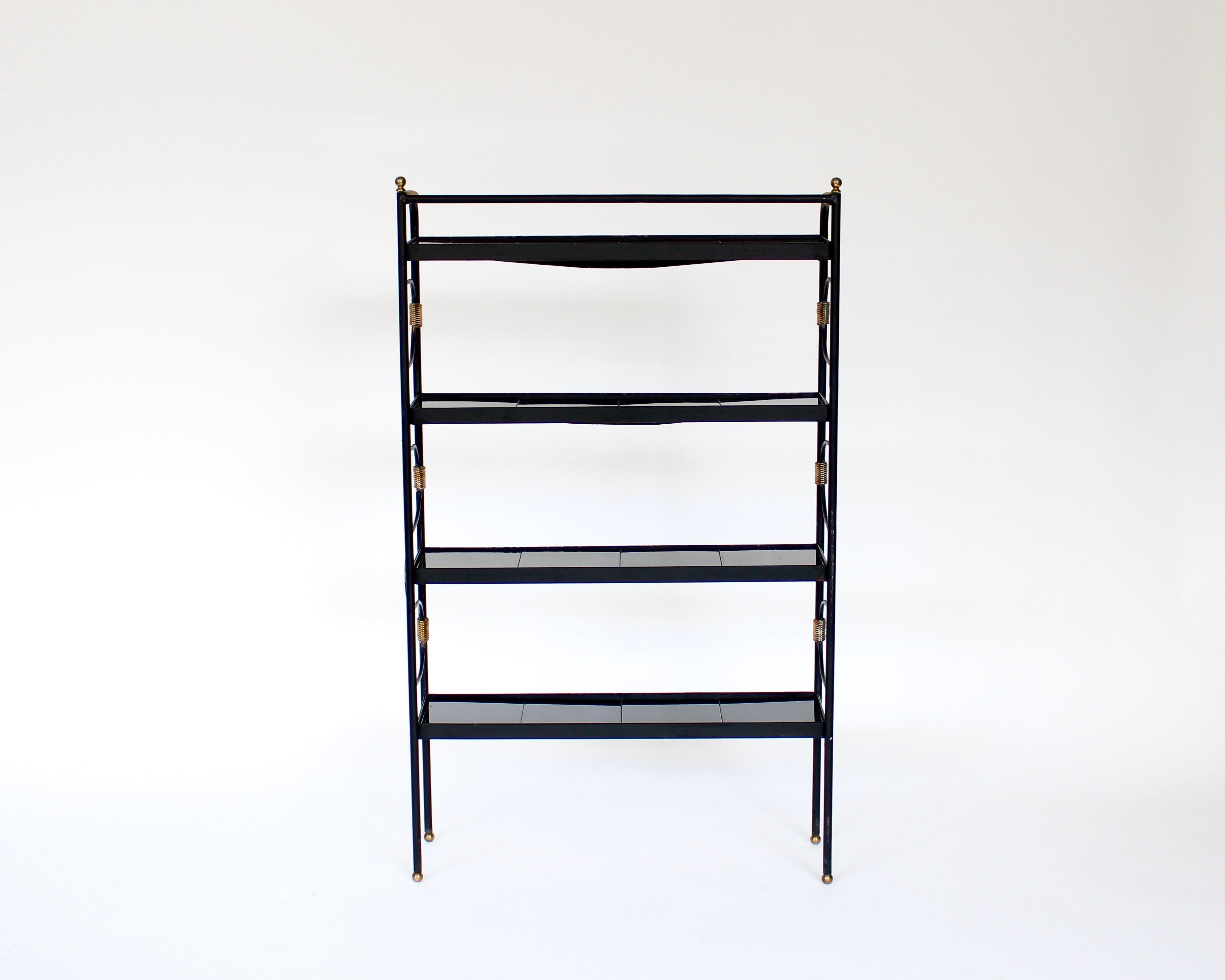 Metà XX secolo Jacques Adnet Scaffale francese o libreria espositiva Scaffale nero in metallo finto bambù in vendita