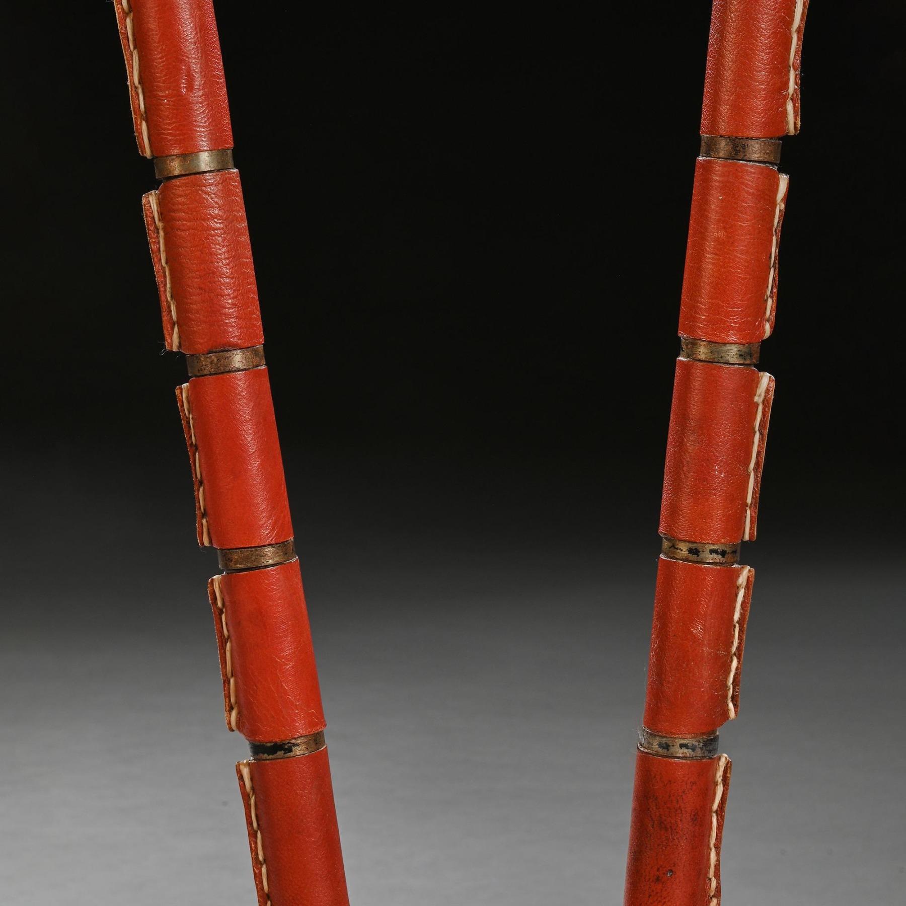 Jacques Adnet Lámpara de sobremesa de cuero francesa de mediados del siglo XX Francés en venta