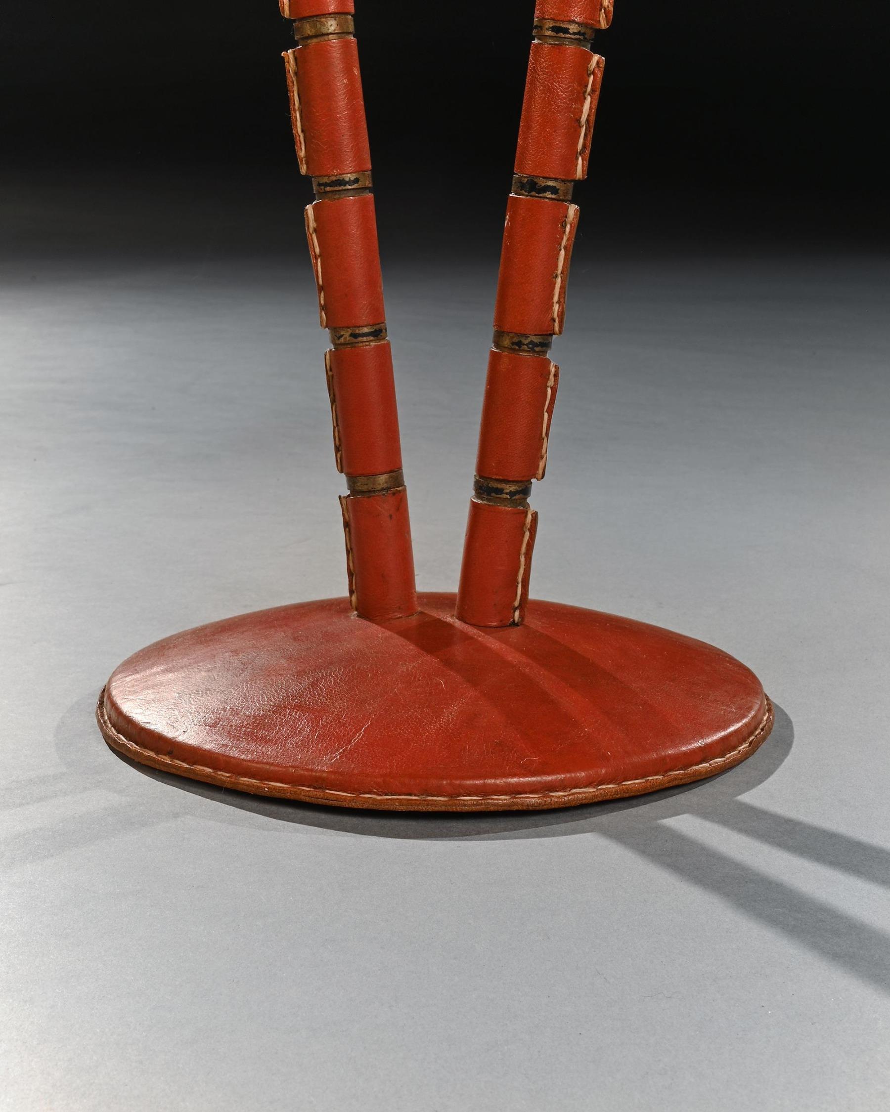 Jacques Adnet Lámpara de sobremesa de cuero francesa de mediados del siglo XX en venta 1