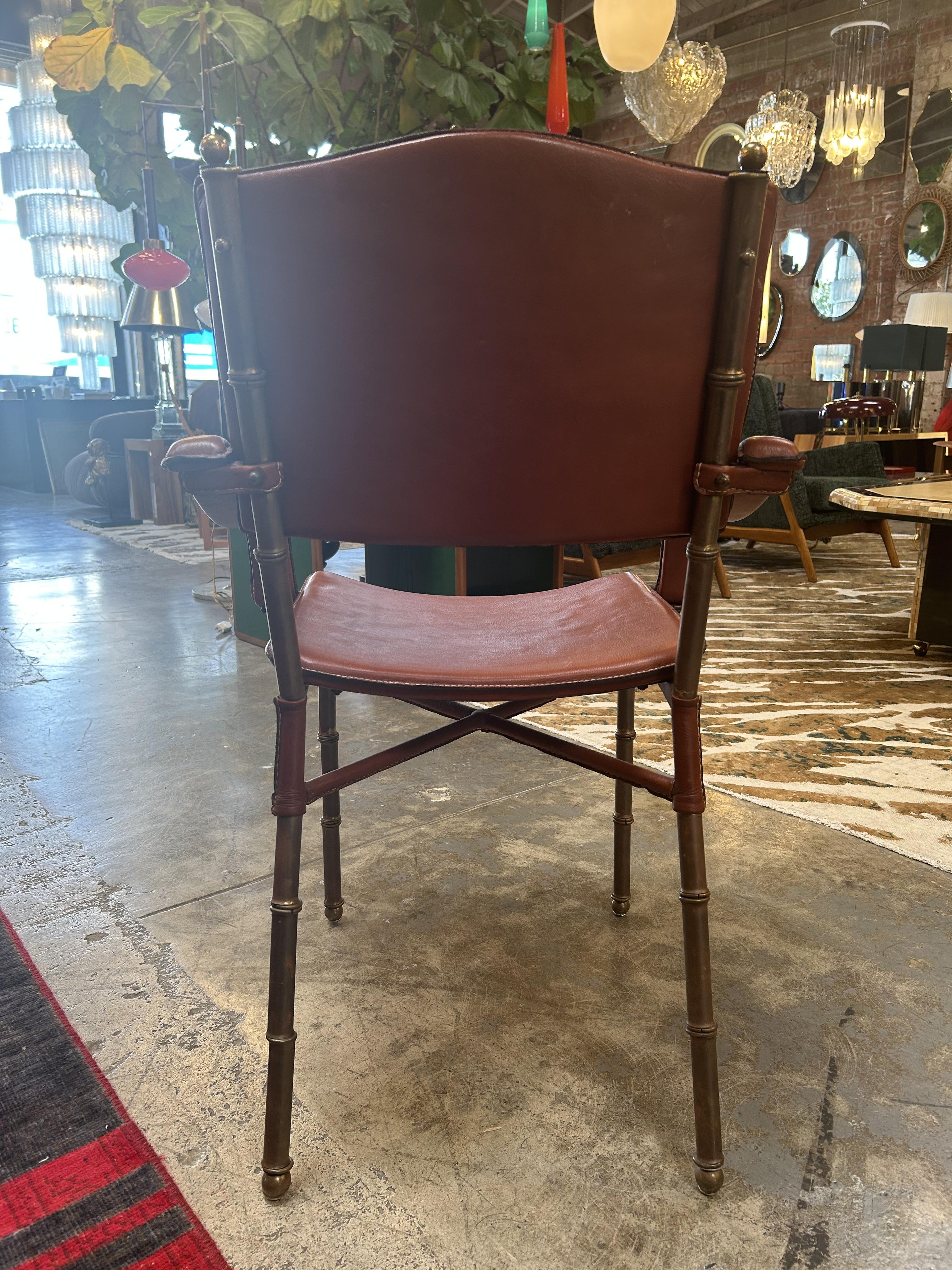 Jacques Adnet - Sedie moderniste in pelle e ottone (set di 4) In condizioni buone in vendita a Los Angeles, CA